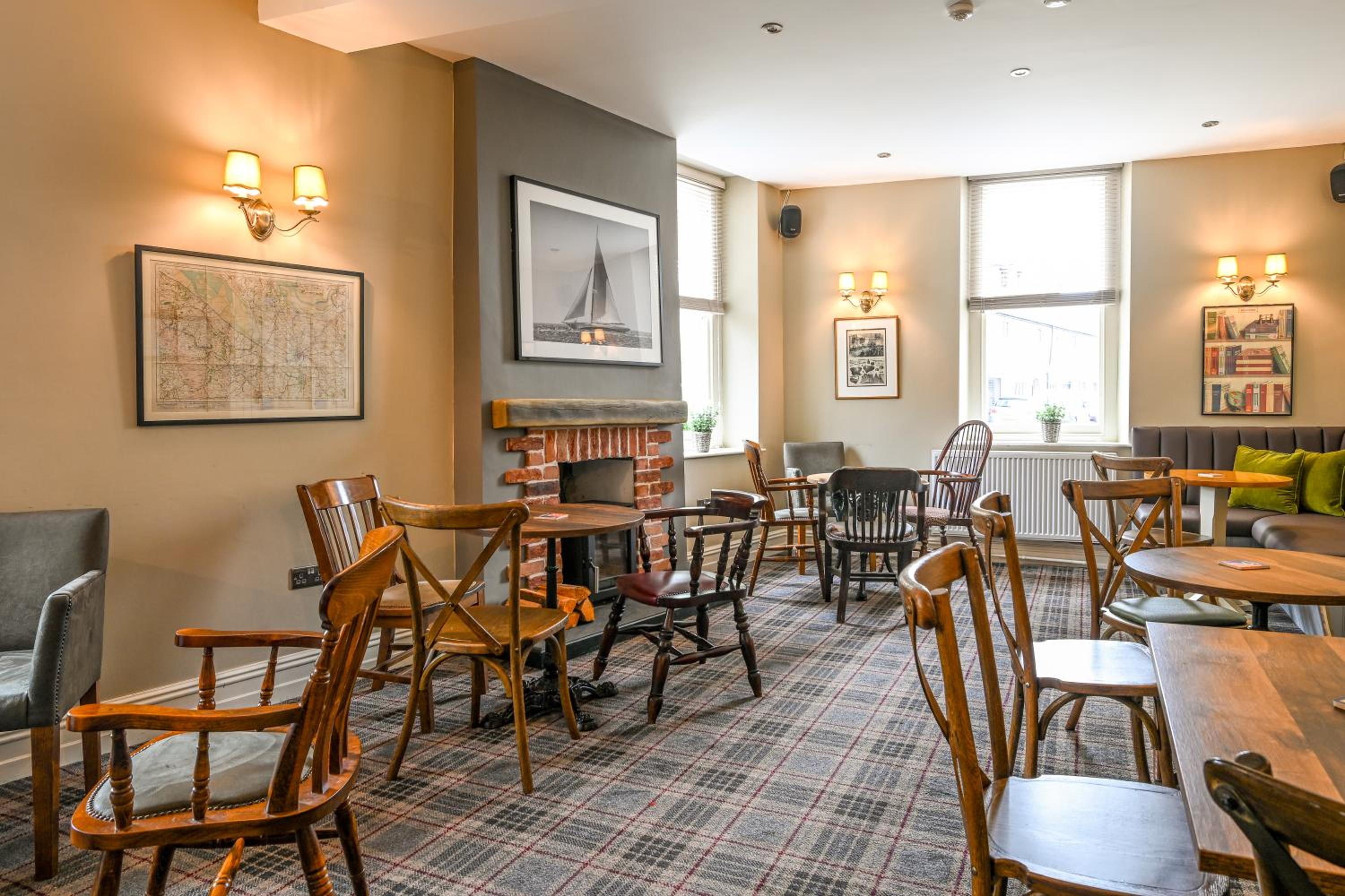 Castle Court Pub & Rooms view 4