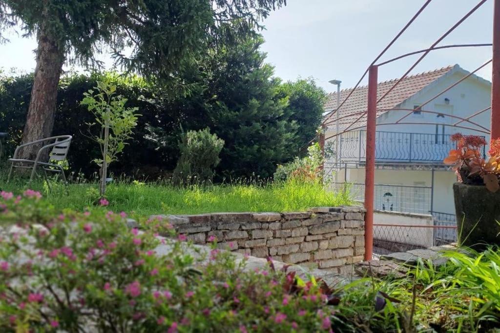 Forrest Road Residence photo 5