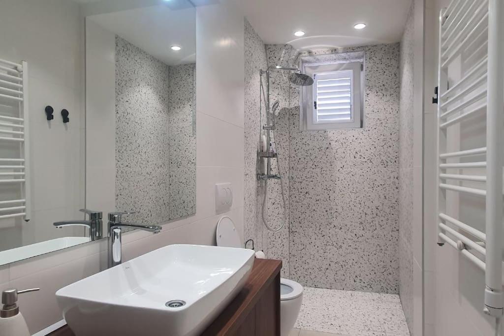 Forrest Road Residence view 3