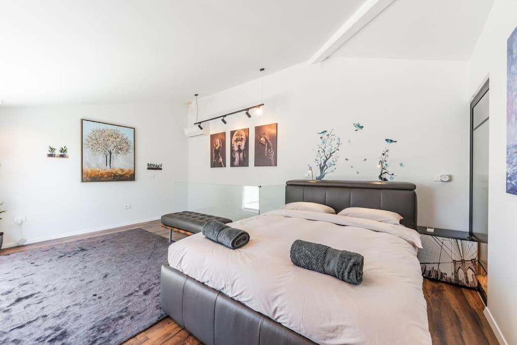 Luxury Living in Shkoder Historic Heart by Pik Host photo 4