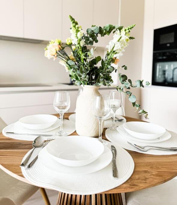 Rentero Modern, River View Apartment near Prague City Center