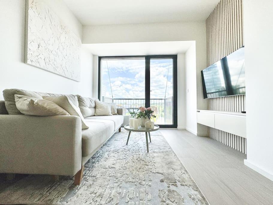 Rentero Modern, River View Apartment near Prague City Center
