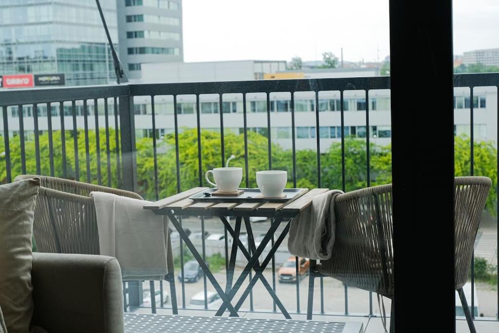 Rentero Modern, River View Apartment near Prague City Center