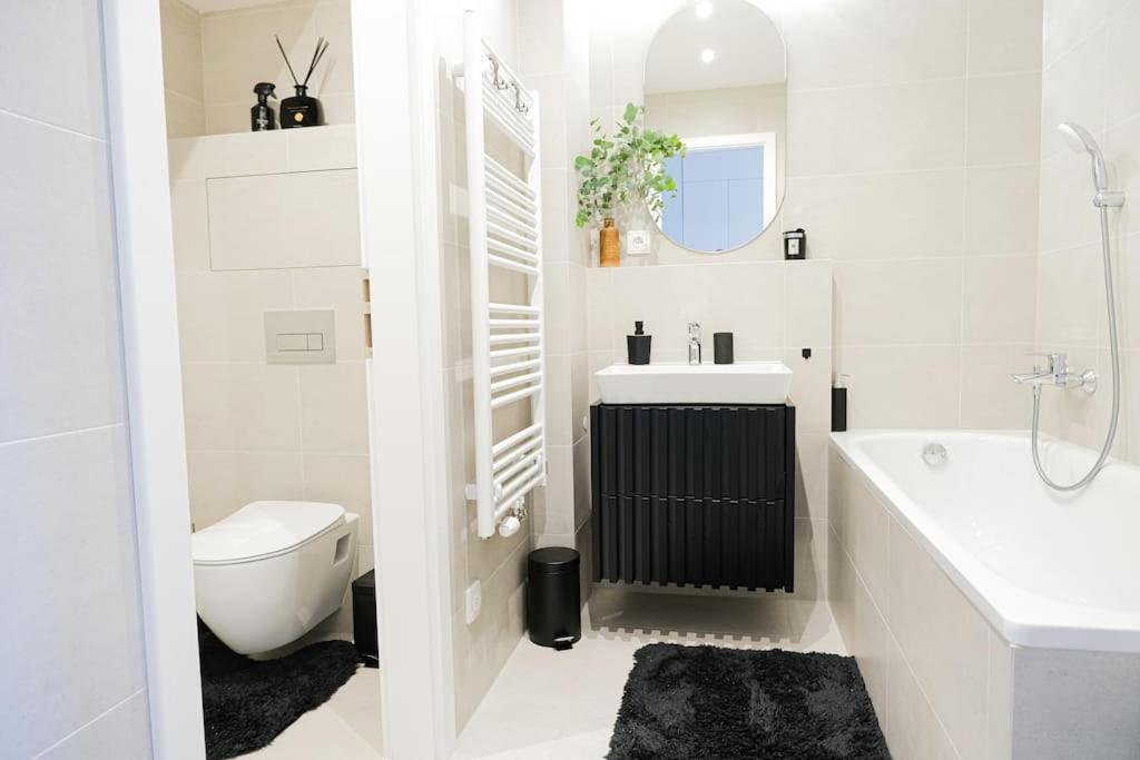 Rentero Modern, River View Apartment near Prague City Center