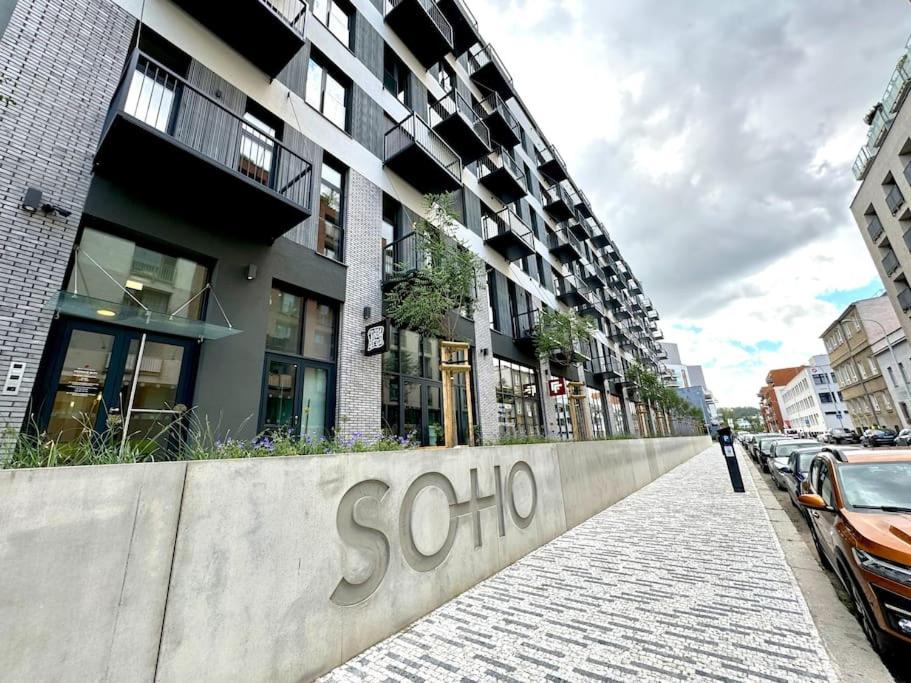 Rentero Modern, River View Apartment near Prague City Center
