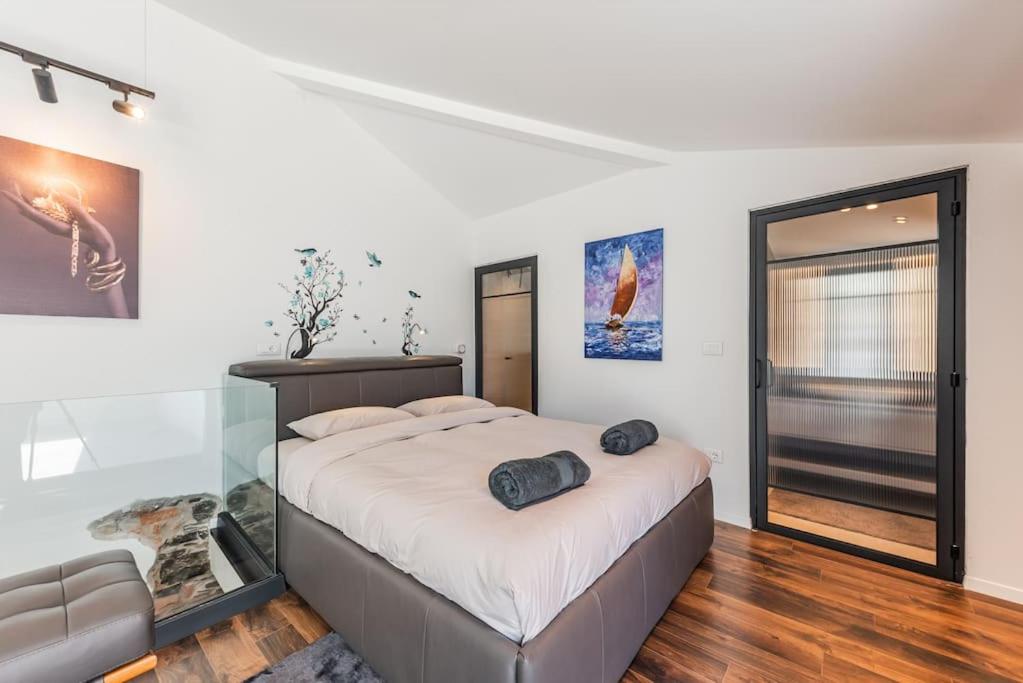 Luxury Living in Shkoder Historic Heart by Pik Host