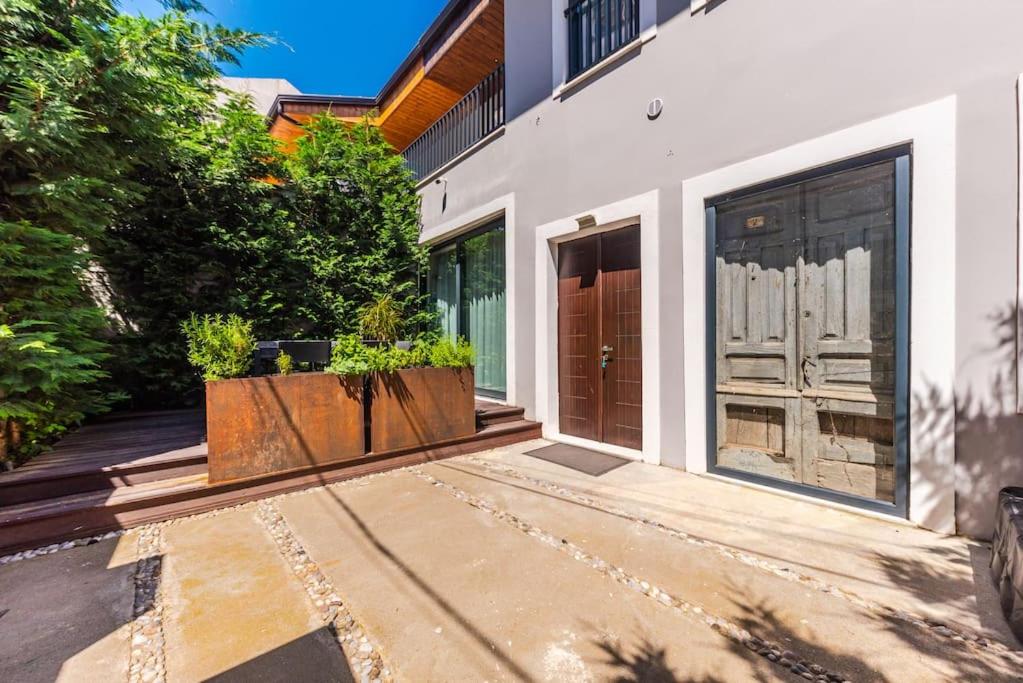 Luxury Living in Shkoder Historic Heart by Pik Host