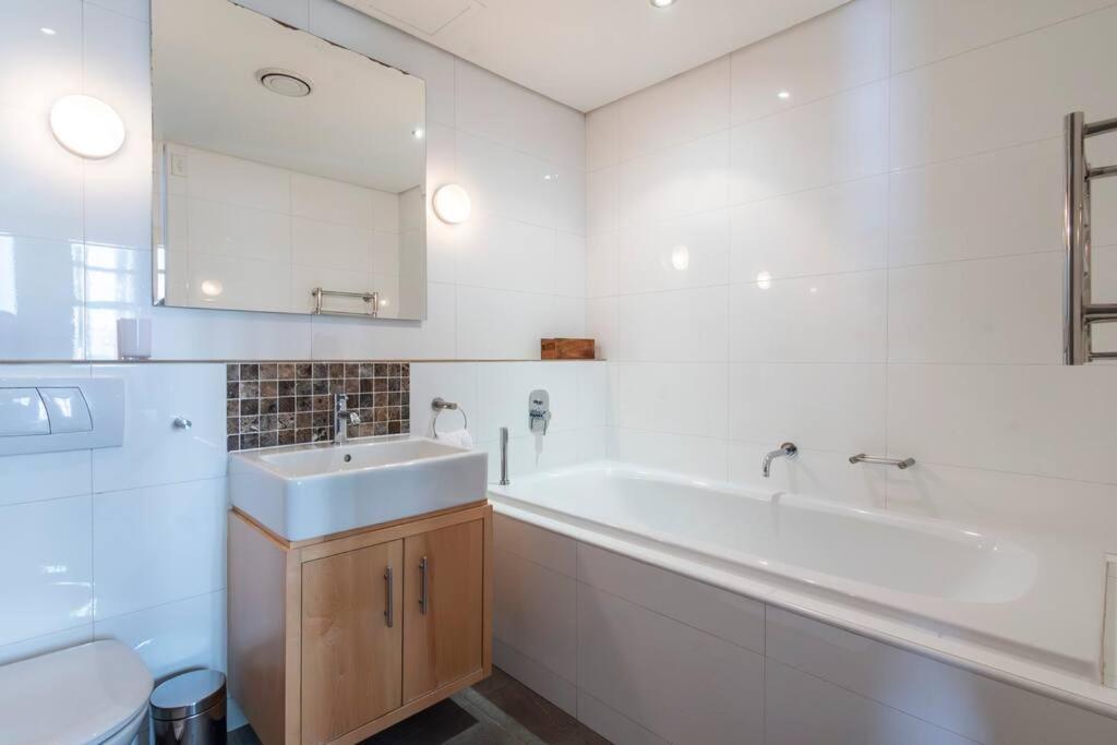 Cartwright Apartment Stylish City Retreat