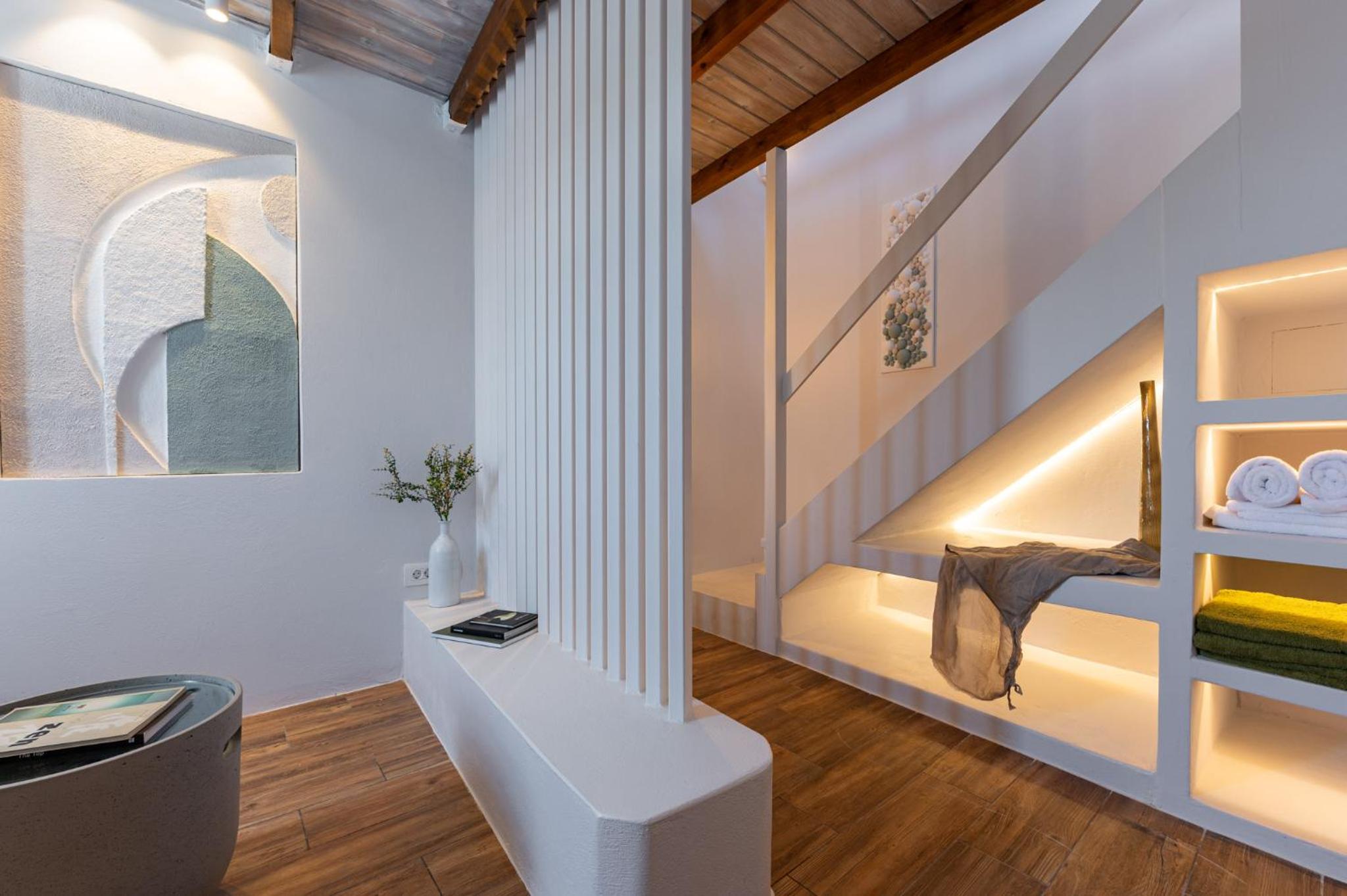 ArtChroma House