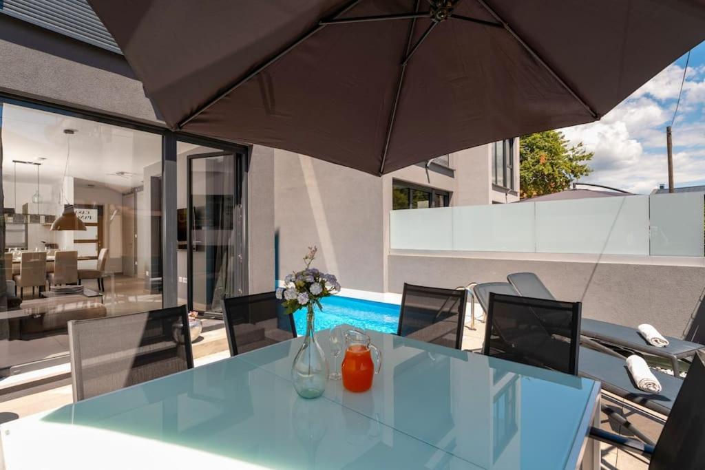 Casa Panos by Briskva