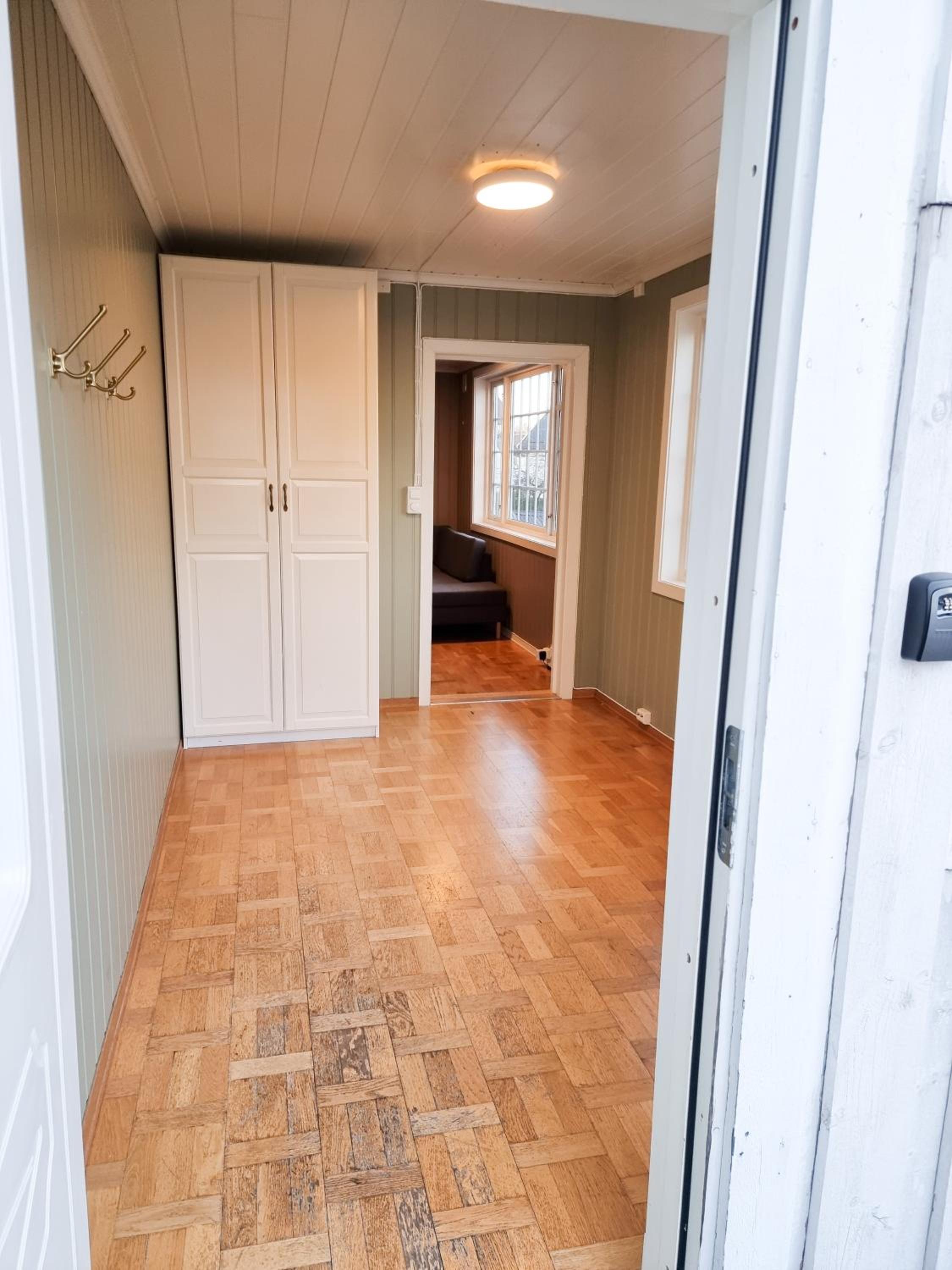 Stor leilighet med plass til 6 personer og gratis parkering view 2