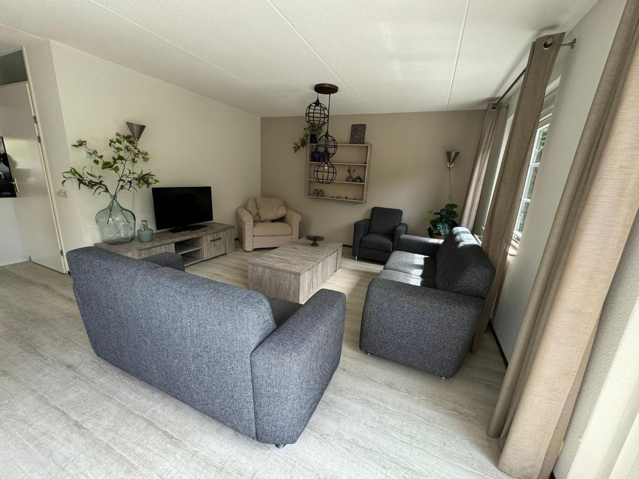Modern Vakantiehuis op Loopafstand van de Zee in Kamperland view 3