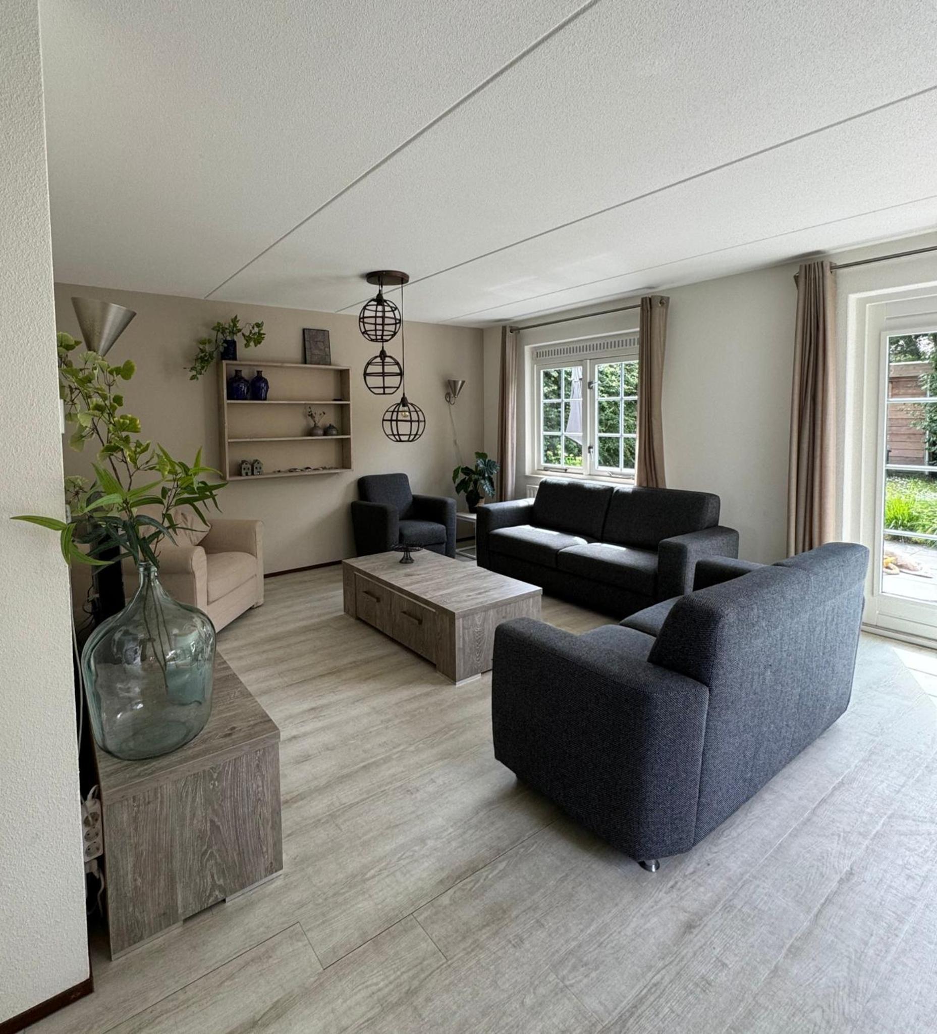 Modern Vakantiehuis op Loopafstand van de Zee in Kamperland view 2