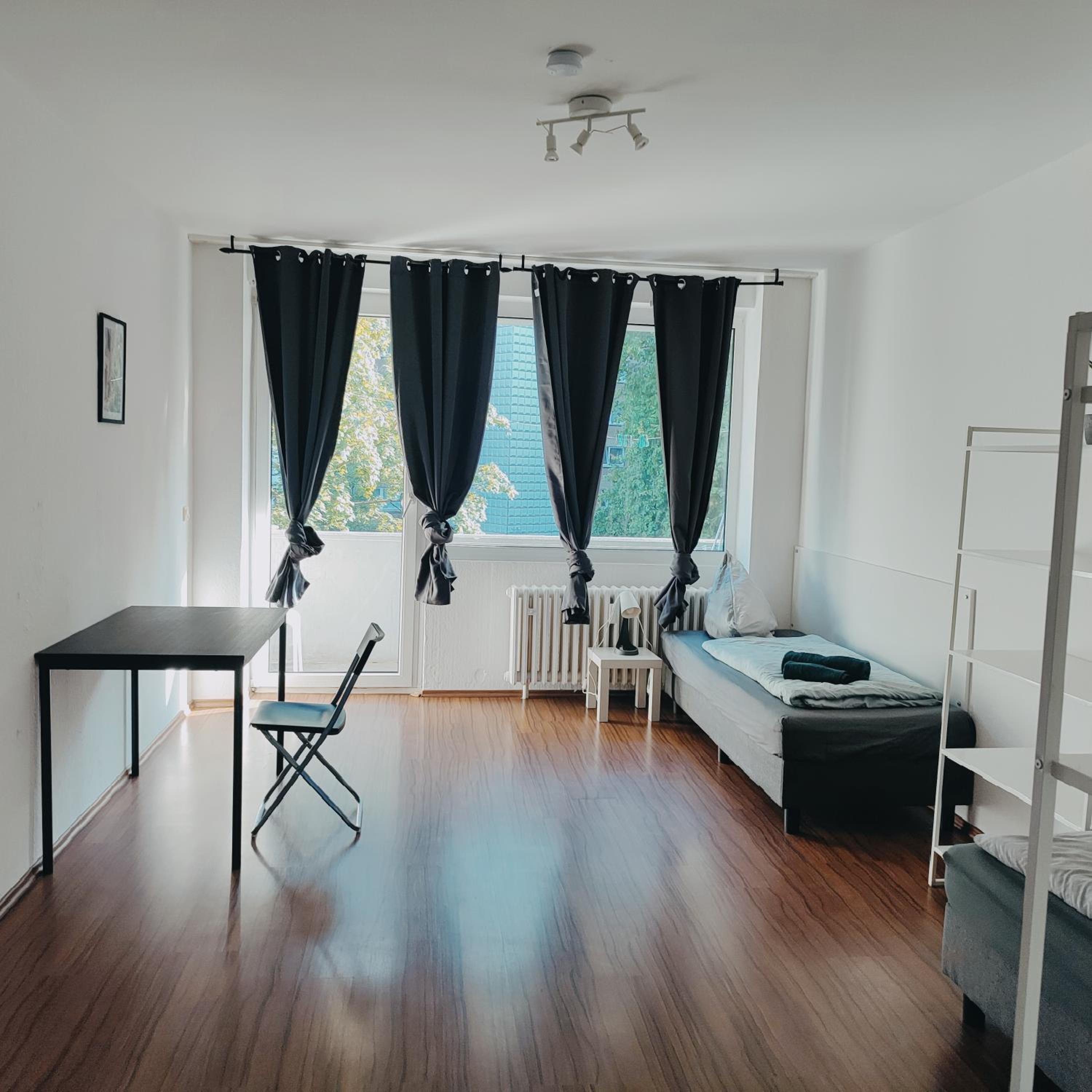 Ferienwohnung Monteurwohnung Messewohnung Duisburg Süd Grenze Düsseldorf 6 Personen