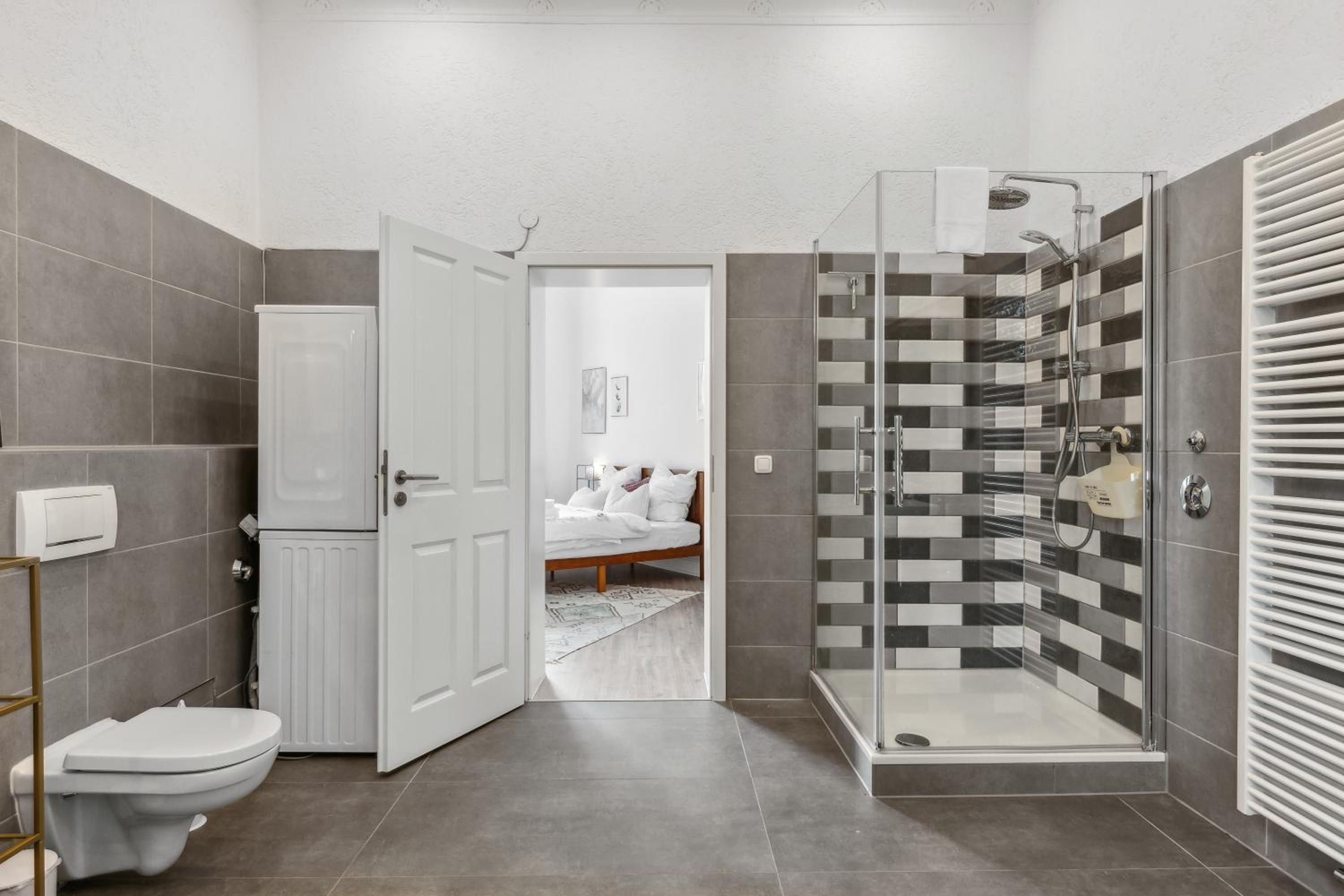 LEVEL22 ! großzügiger Altbau, tolles Design mit Kamin - zentral in Bahnhofsnähe