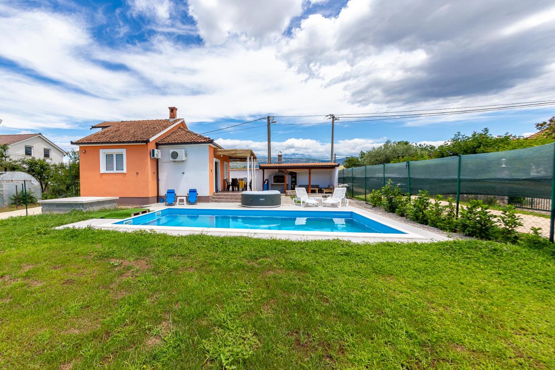 Villa Orange House