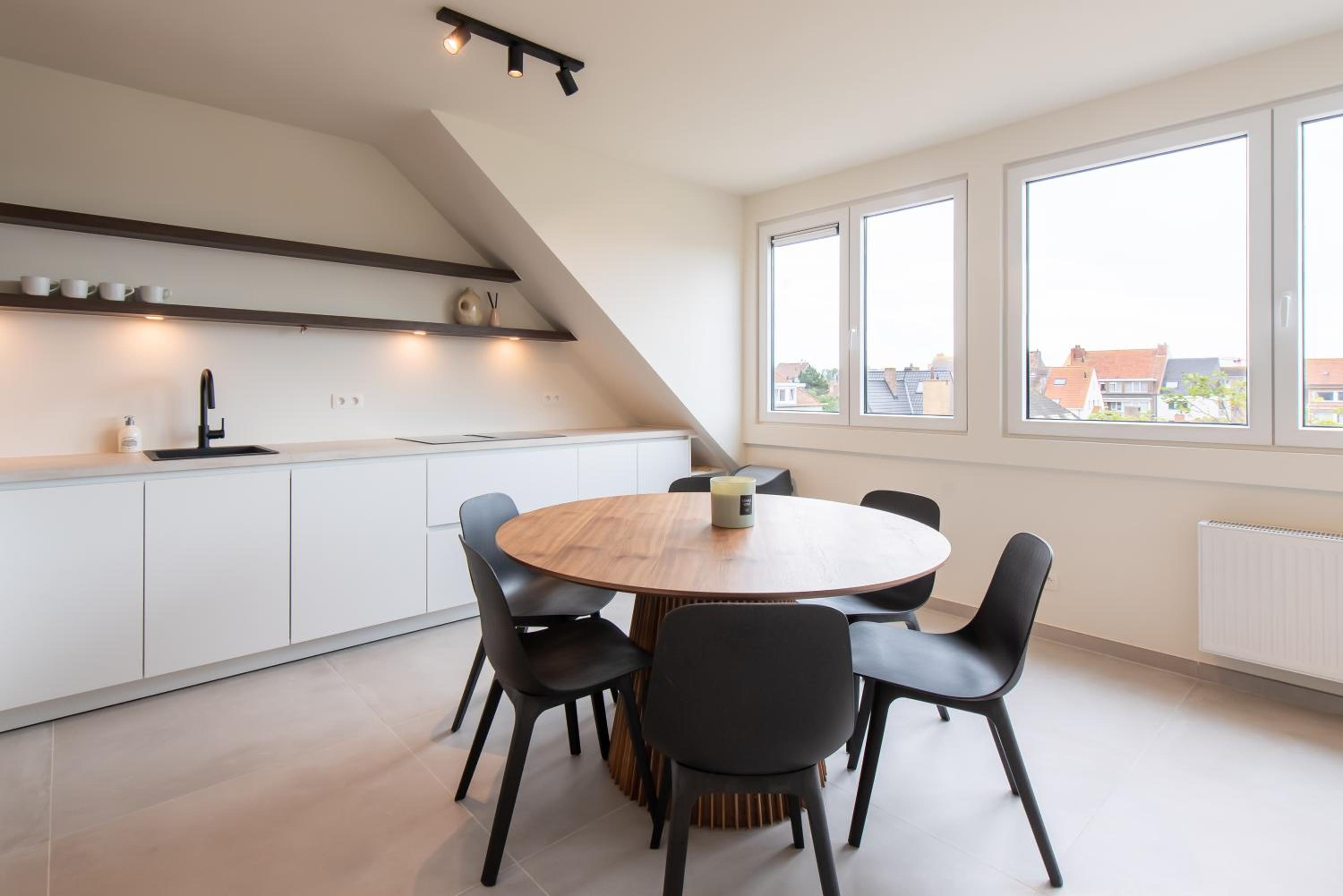 Cozy Seaside Apartment