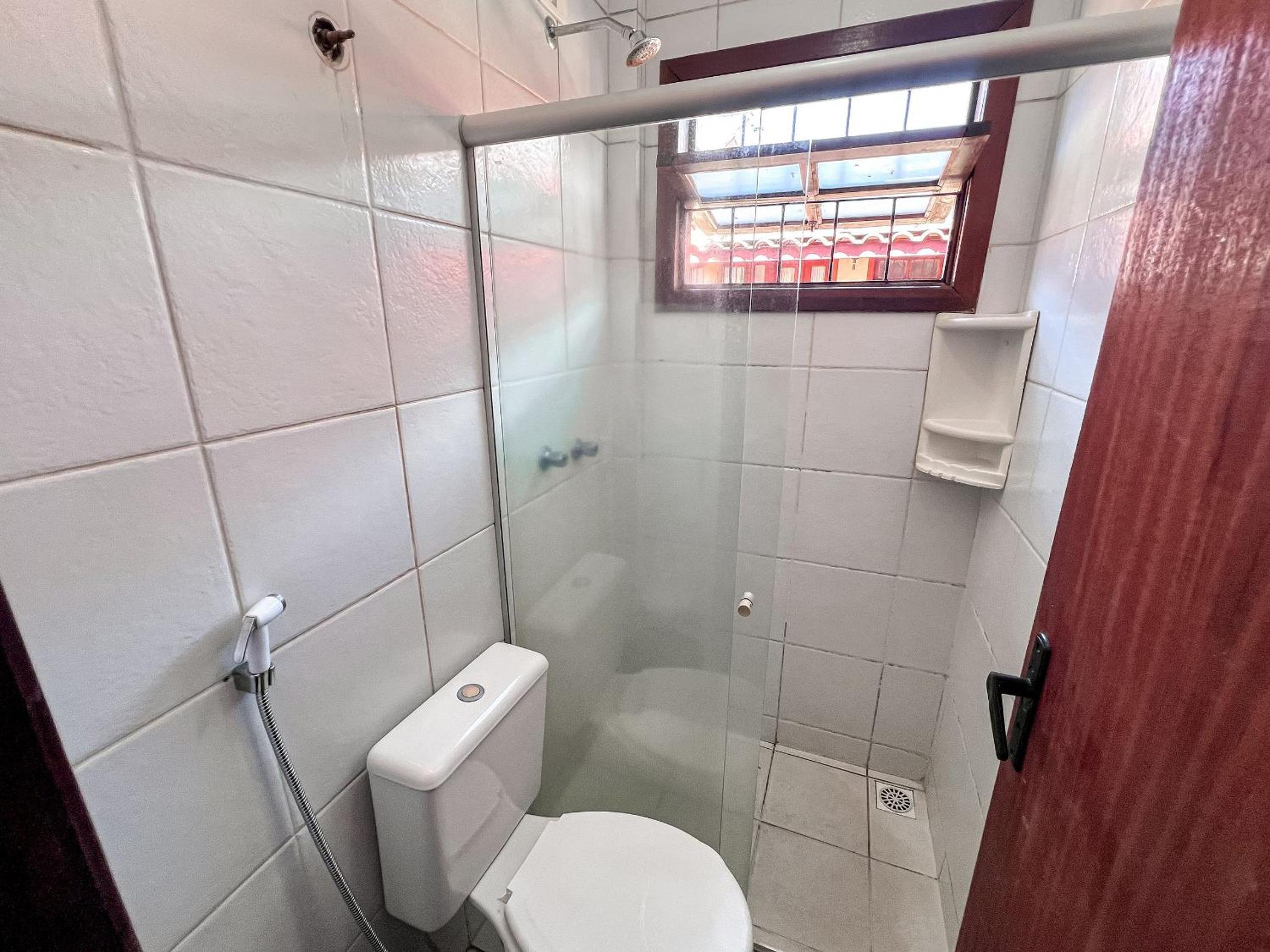 Casas com 2 ou 3 suítes (todas com ar split), com internet privativa 300MBPSno Residencial Nazareth, localizado a aproximadamente 80m da praia de Taperapuã