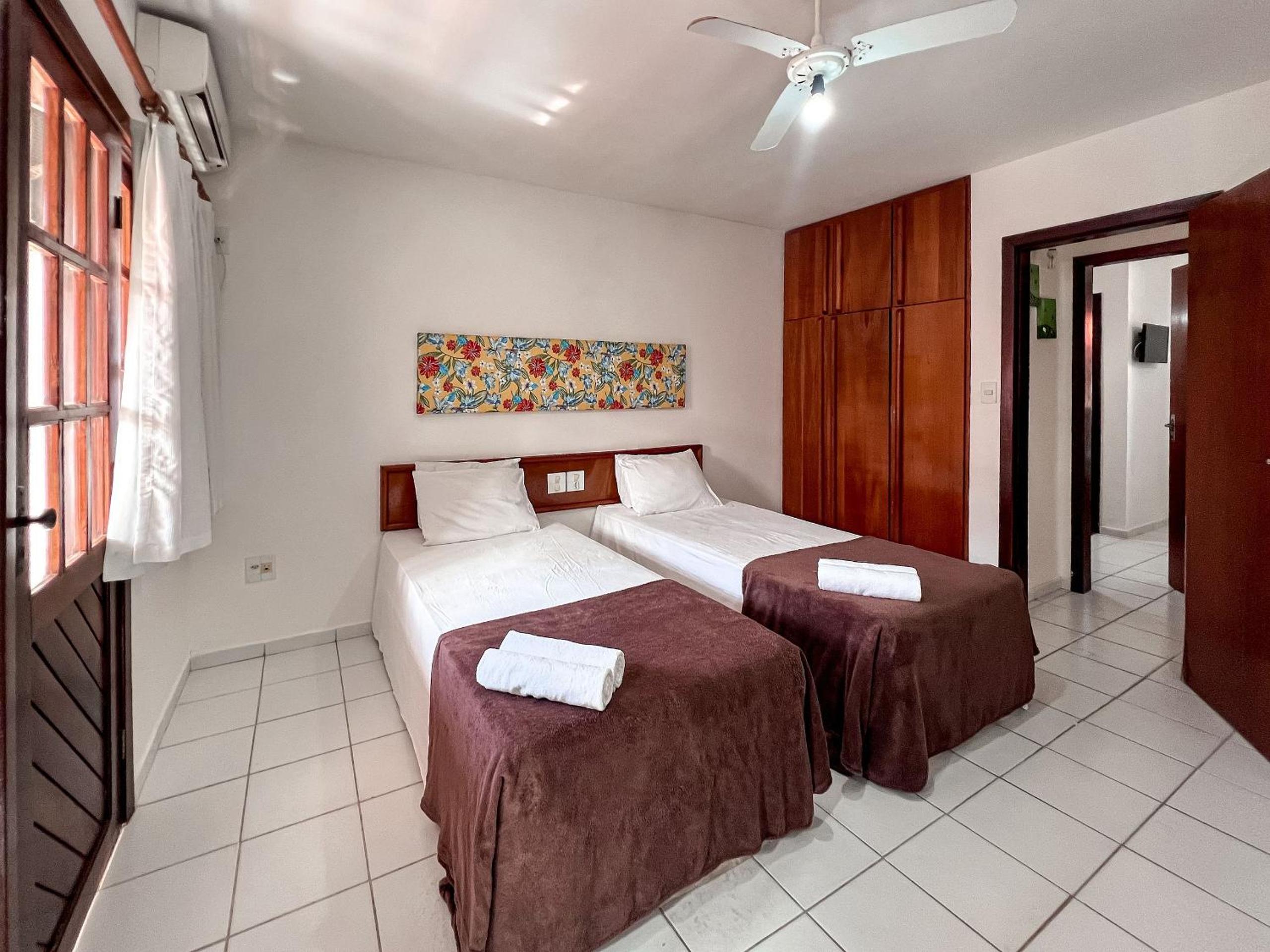 Casas com 2 ou 3 suítes (todas com ar split), com internet privativa 300MBPSno Residencial Nazareth, localizado a aproximadamente 80m da praia de Taperapuã