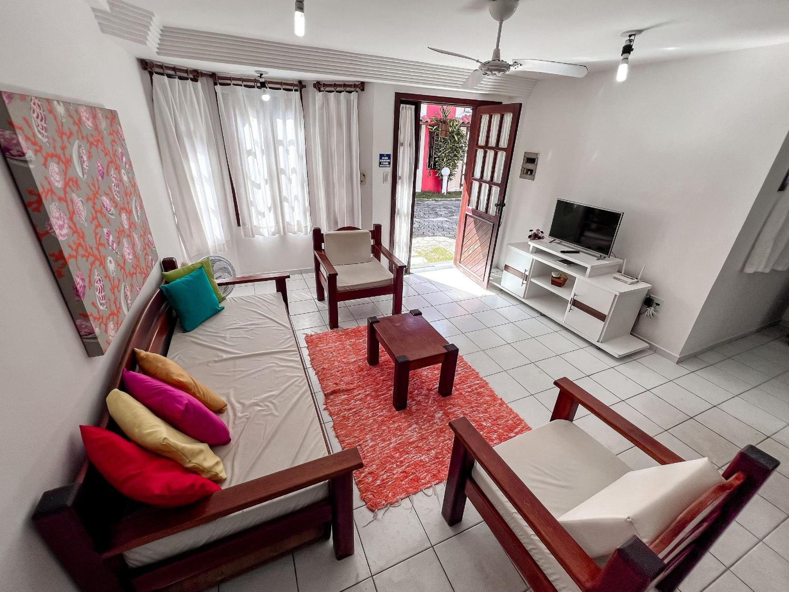 Casas com 2 ou 3 suítes (todas com ar split), com internet privativa 300MBPSno Residencial Nazareth, localizado a aproximadamente 80m da praia de Taperapuã