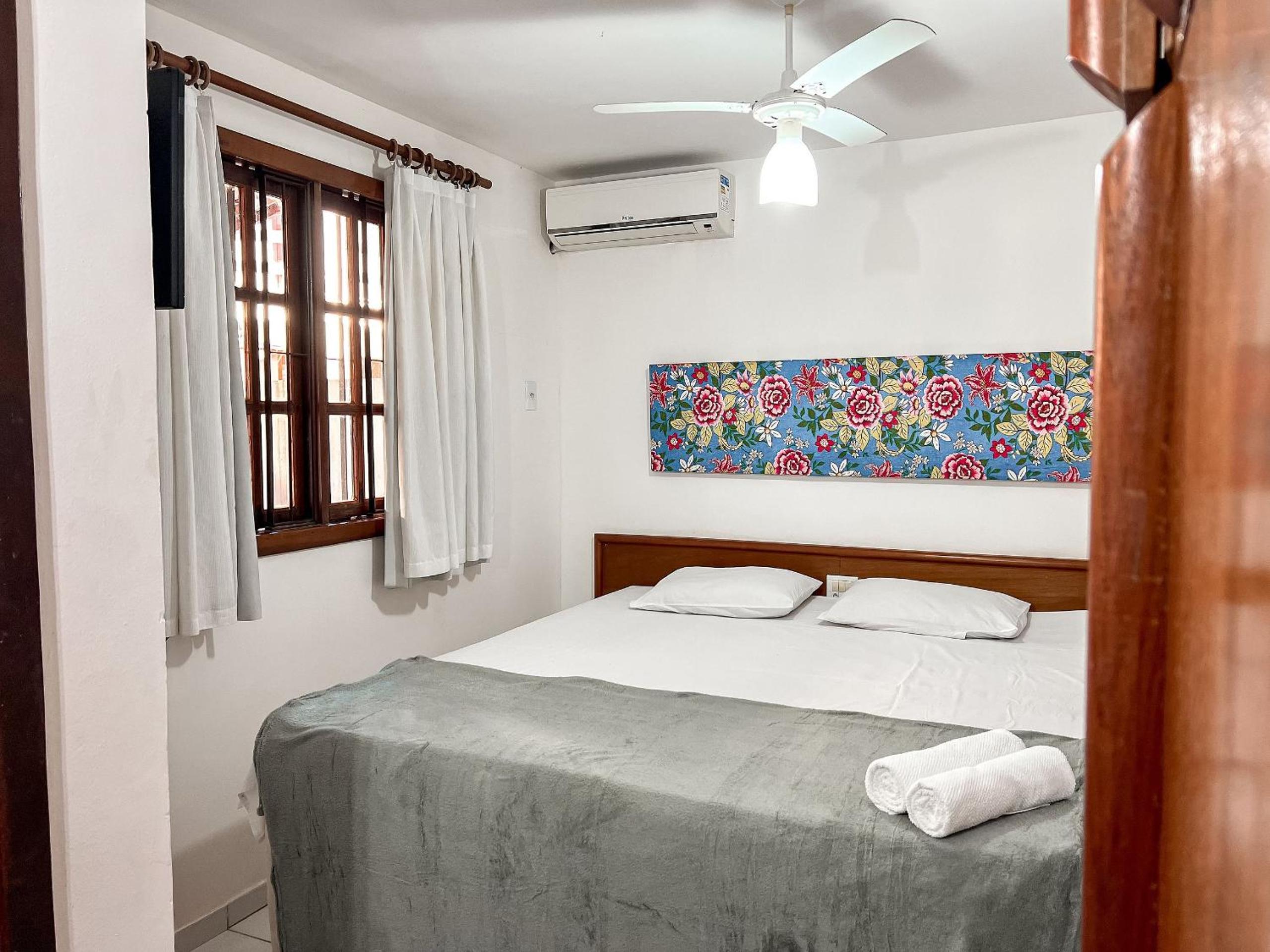 Casas com 2 ou 3 suítes (todas com ar split), com internet privativa 300MBPSno Residencial Nazareth, localizado a aproximadamente 80m da praia de Taperapuã