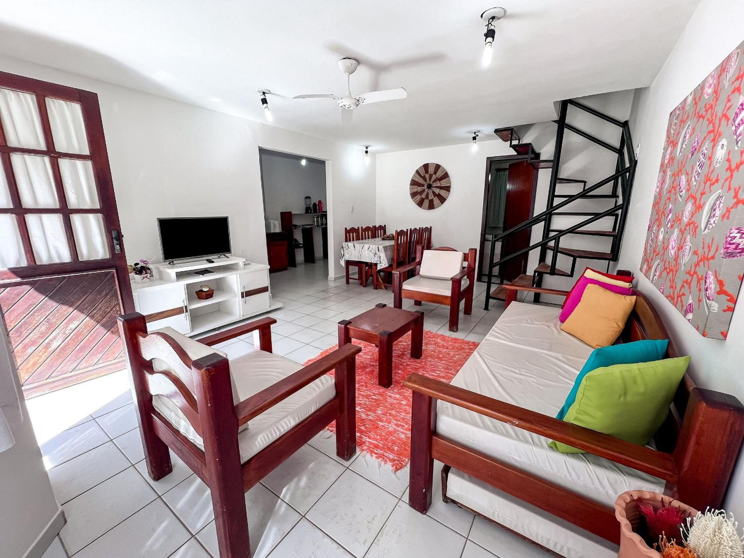 Casas com 2 ou 3 suítes (todas com ar split), com internet privativa 300MBPSno Residencial Nazareth, localizado a aproximadamente 80m da praia de Taperapuã