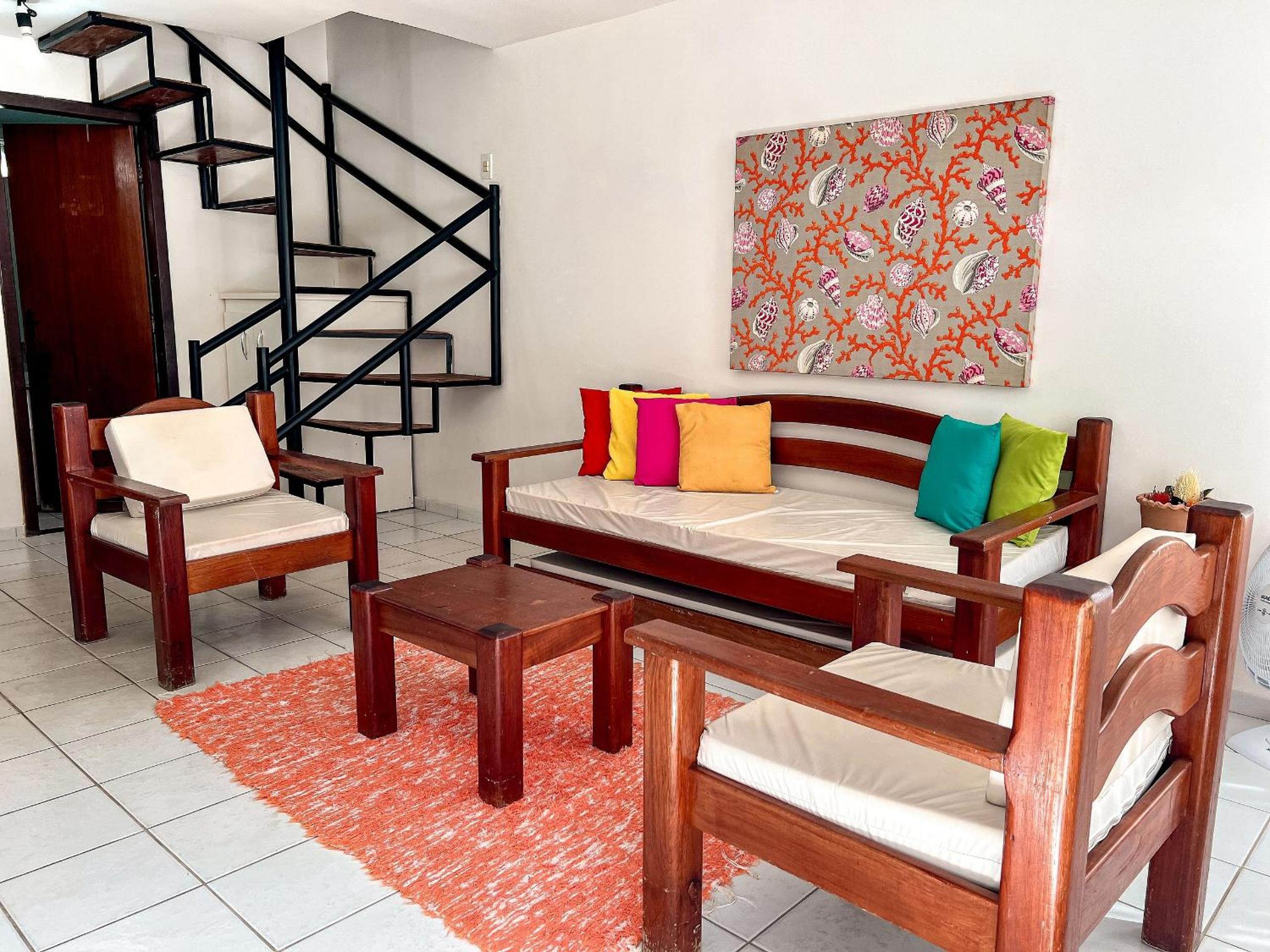 Casas com 2 ou 3 suítes (todas com ar split), com internet privativa 300MBPSno Residencial Nazareth, localizado a aproximadamente 80m da praia de Taperapuã