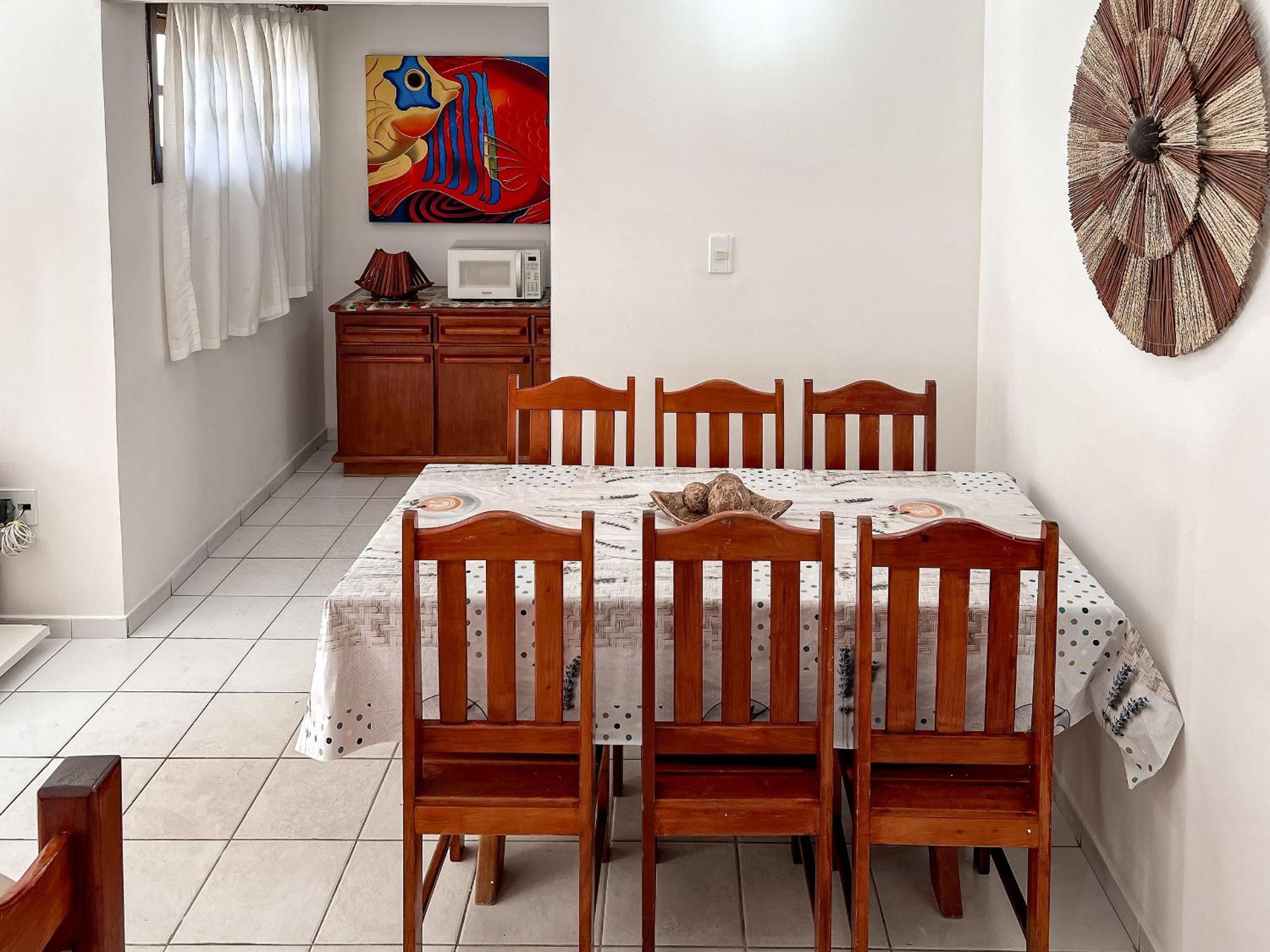 Casas com 2 ou 3 suítes (todas com ar split), com internet privativa 300MBPSno Residencial Nazareth, localizado a aproximadamente 80m da praia de Taperapuã