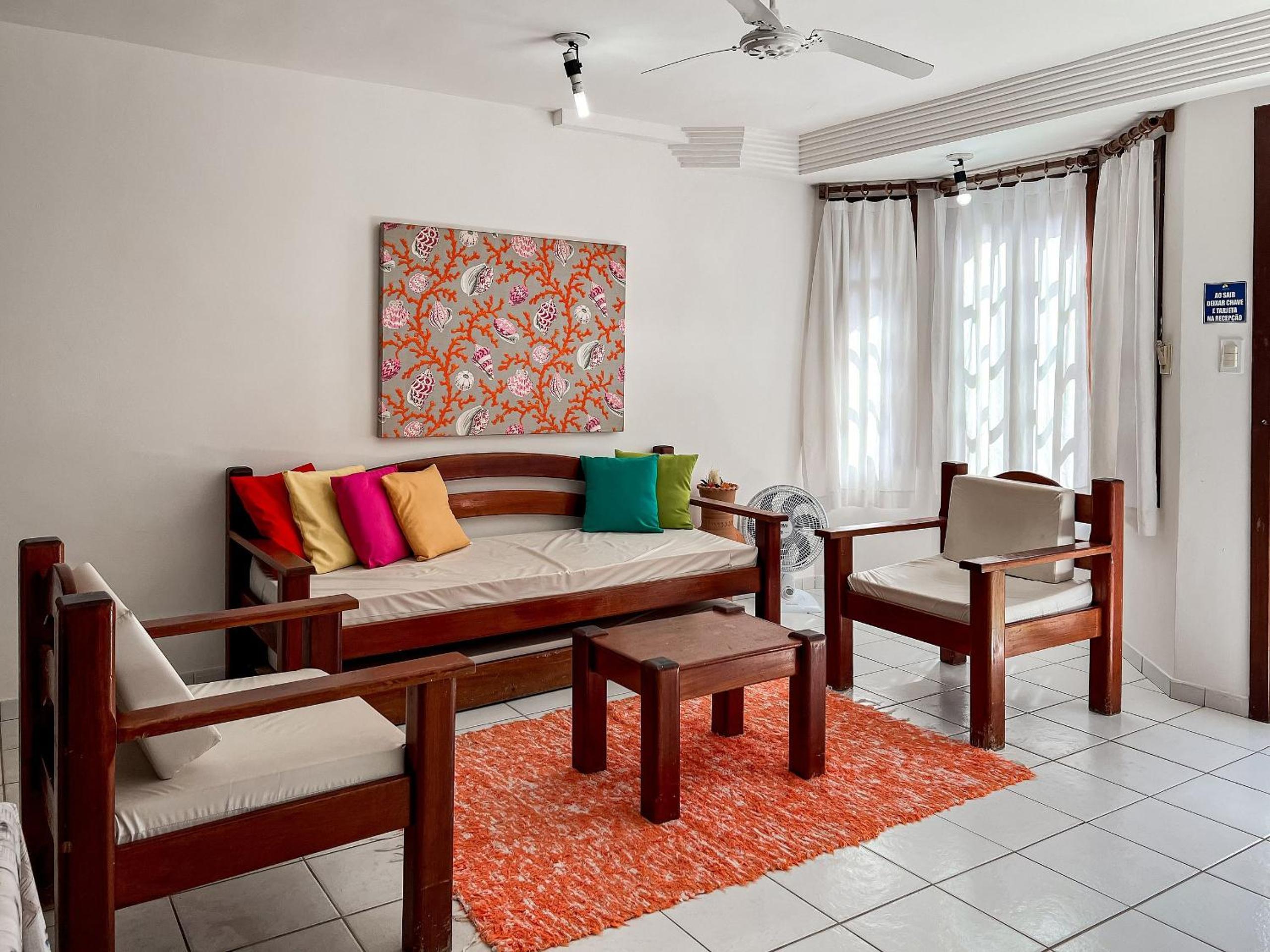 Casas com 2 ou 3 suítes (todas com ar split), com internet privativa 300MBPSno Residencial Nazareth, localizado a aproximadamente 80m da praia de Taperapuã
