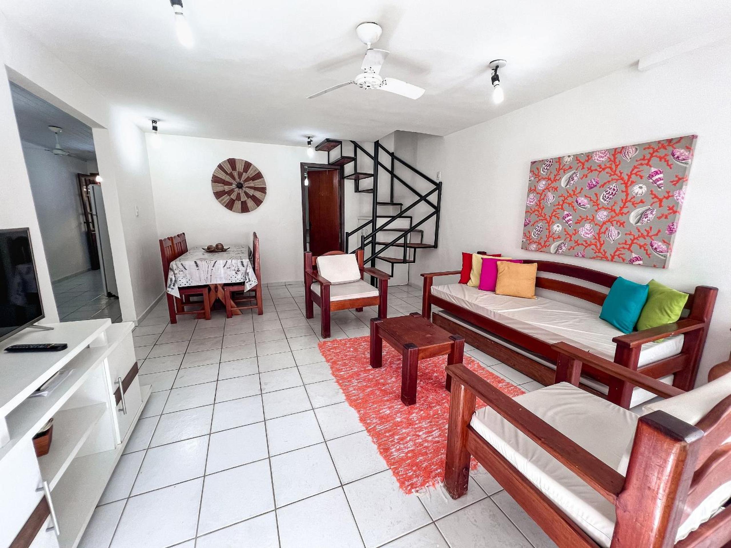 Casas com 2 ou 3 suítes (todas com ar split), com internet privativa 300MBPSno Residencial Nazareth, localizado a aproximadamente 80m da praia de Taperapuã
