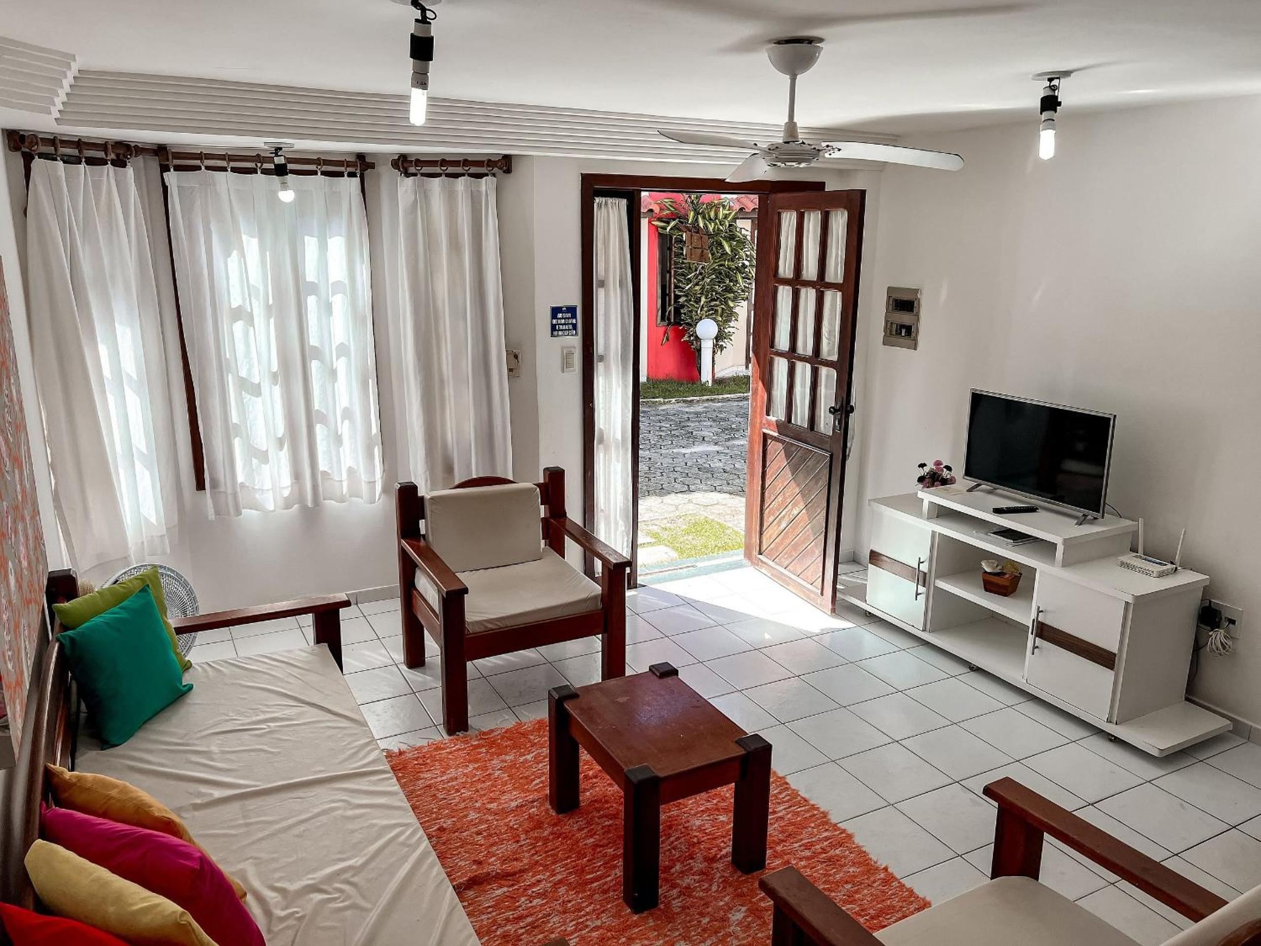 Casas com 2 ou 3 suítes (todas com ar split), com internet privativa 300MBPSno Residencial Nazareth, localizado a aproximadamente 80m da praia de Taperapuã