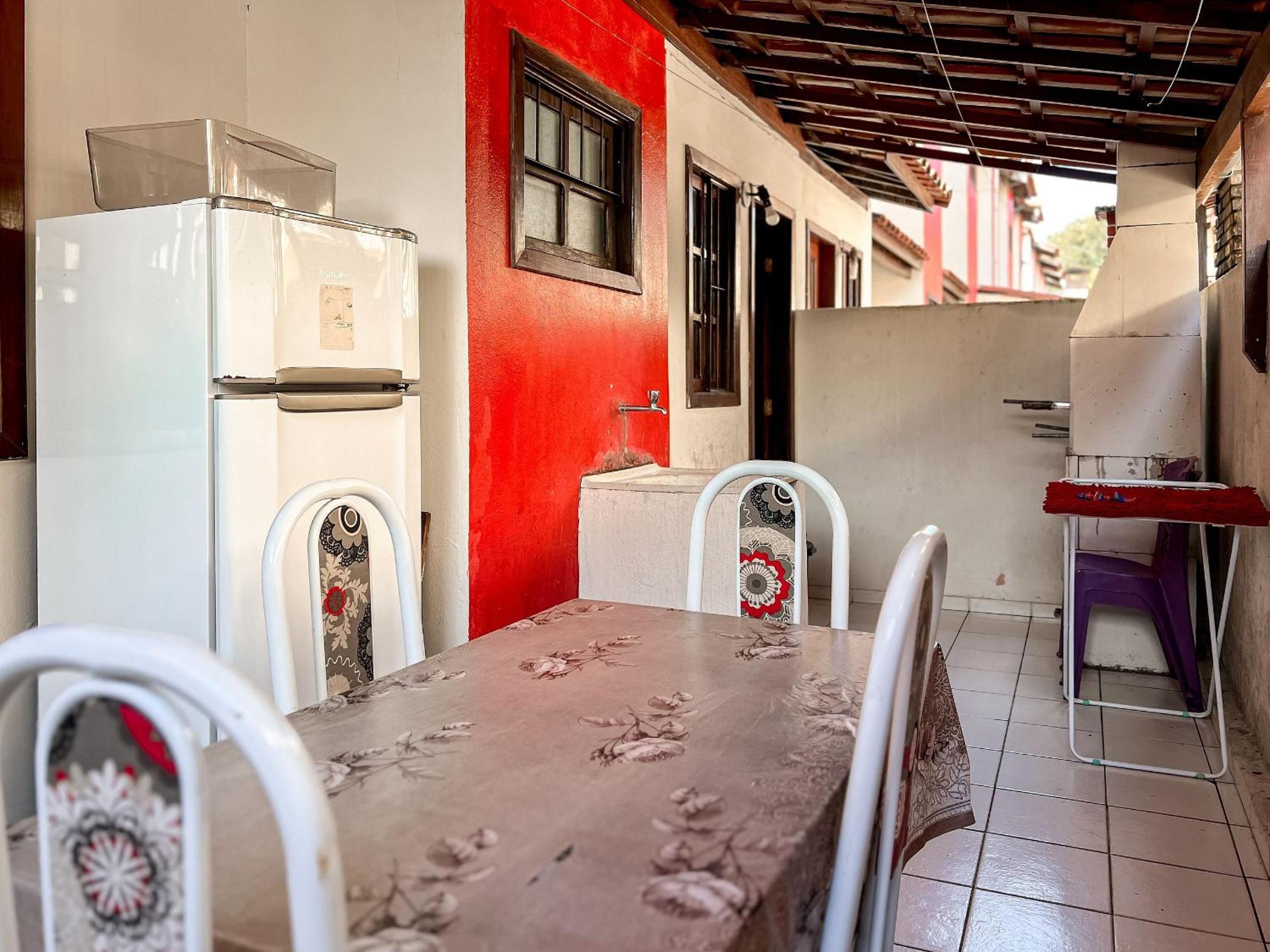 Casas com 2 ou 3 suítes (todas com ar split), com internet privativa 300MBPSno Residencial Nazareth, localizado a aproximadamente 80m da praia de Taperapuã