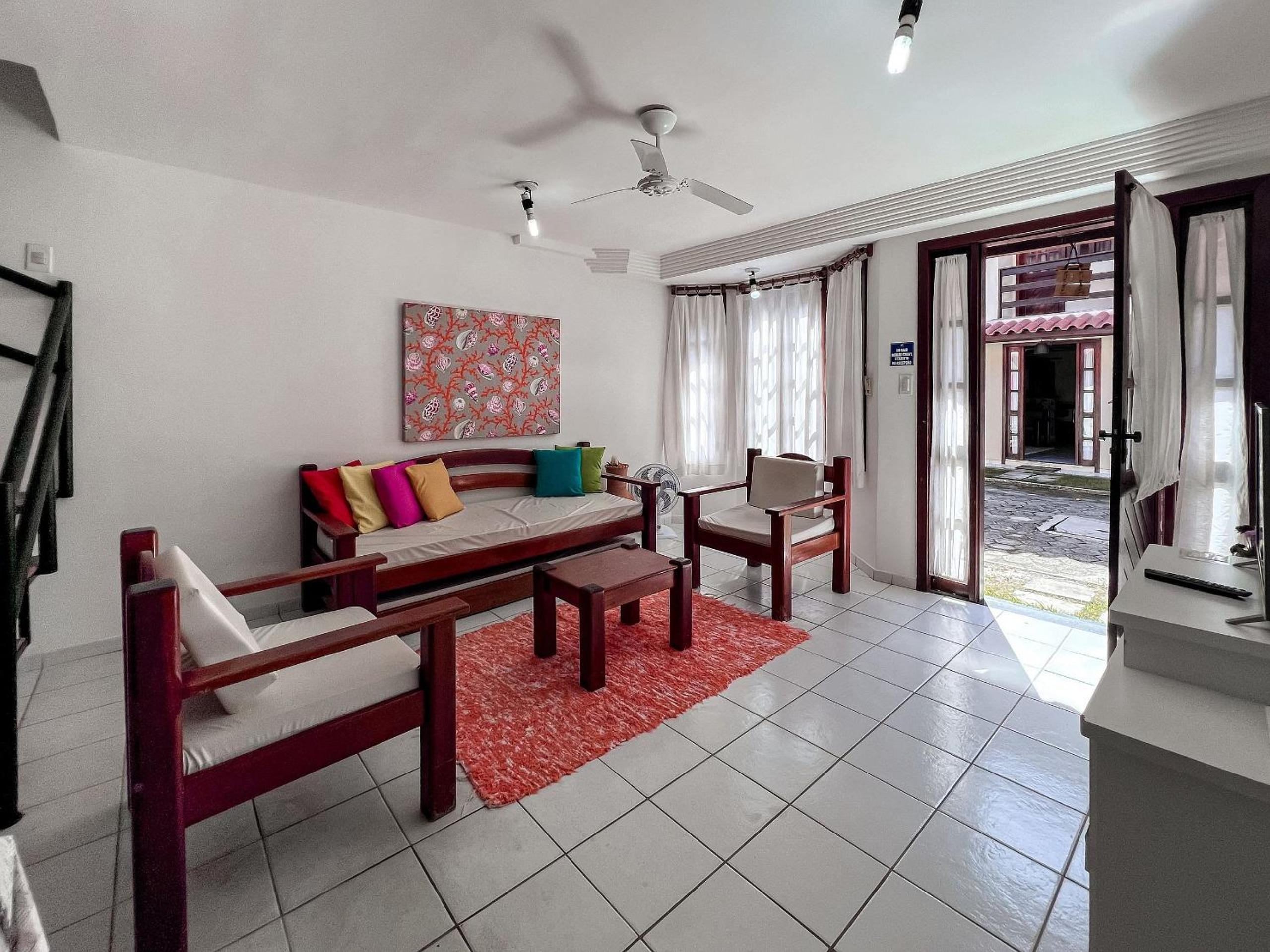 Casas com 2 ou 3 suítes (todas com ar split), com internet privativa 300MBPSno Residencial Nazareth, localizado a aproximadamente 80m da praia de Taperapuã