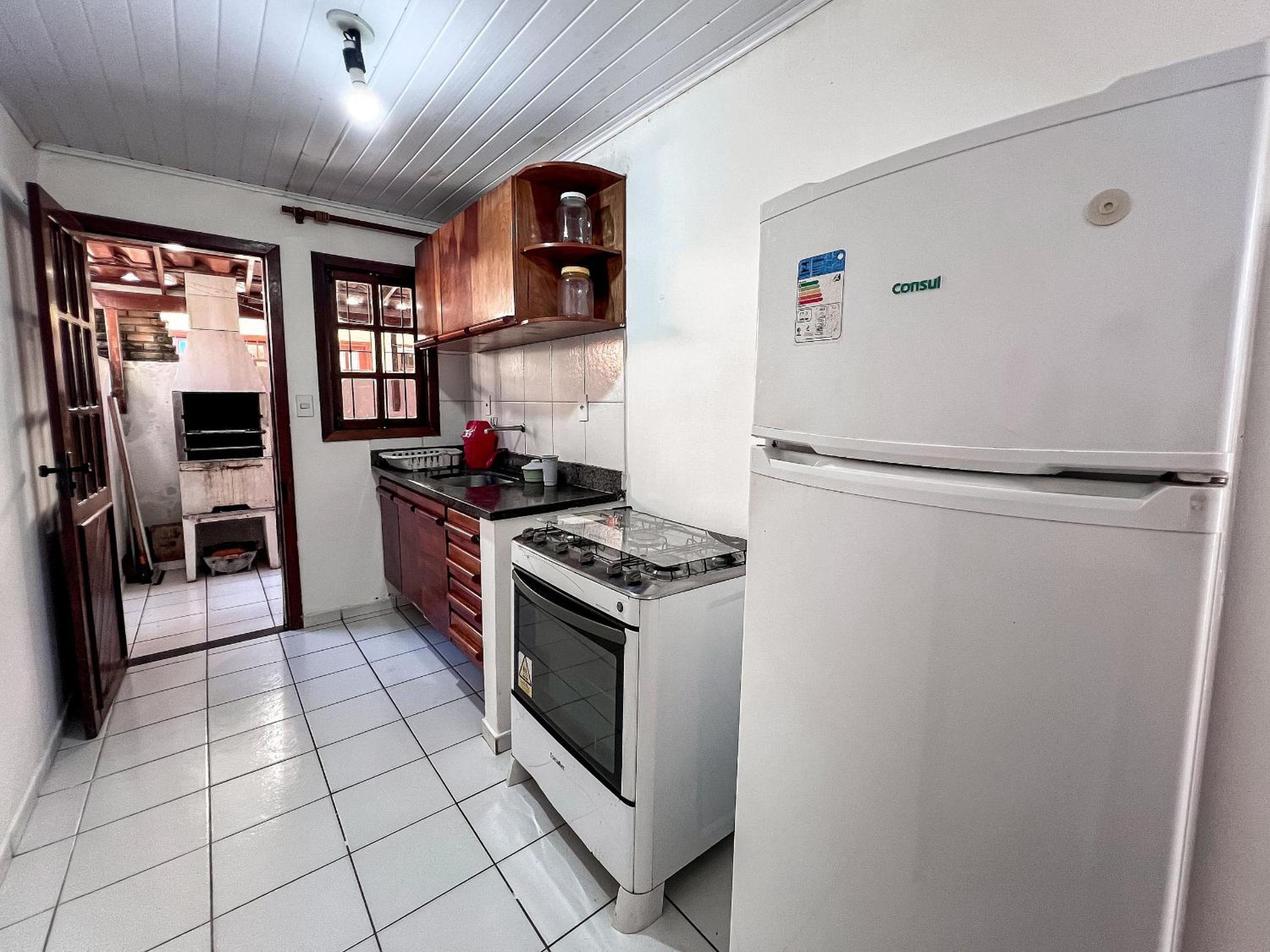 Casas com 2 ou 3 suítes (todas com ar split), com internet privativa 300MBPSno Residencial Nazareth, localizado a aproximadamente 80m da praia de Taperapuã