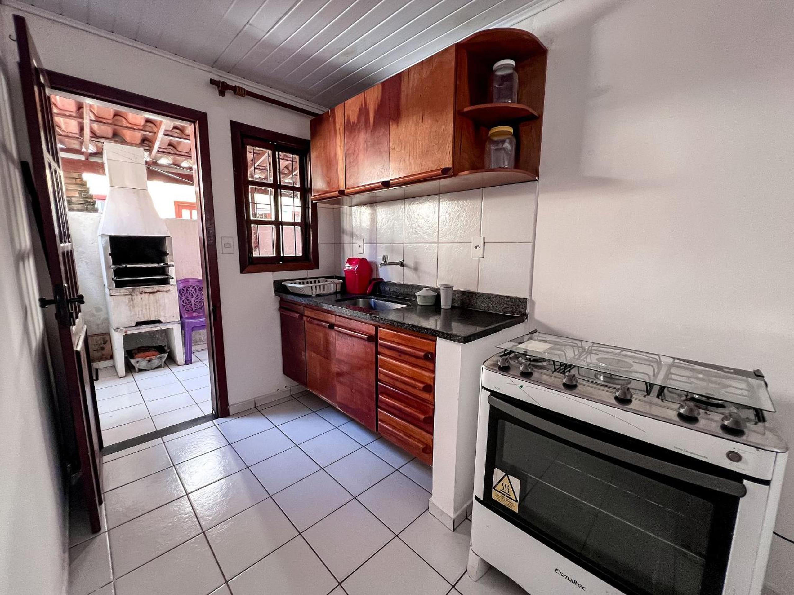 Casas com 2 ou 3 suítes (todas com ar split), com internet privativa 300MBPSno Residencial Nazareth, localizado a aproximadamente 80m da praia de Taperapuã