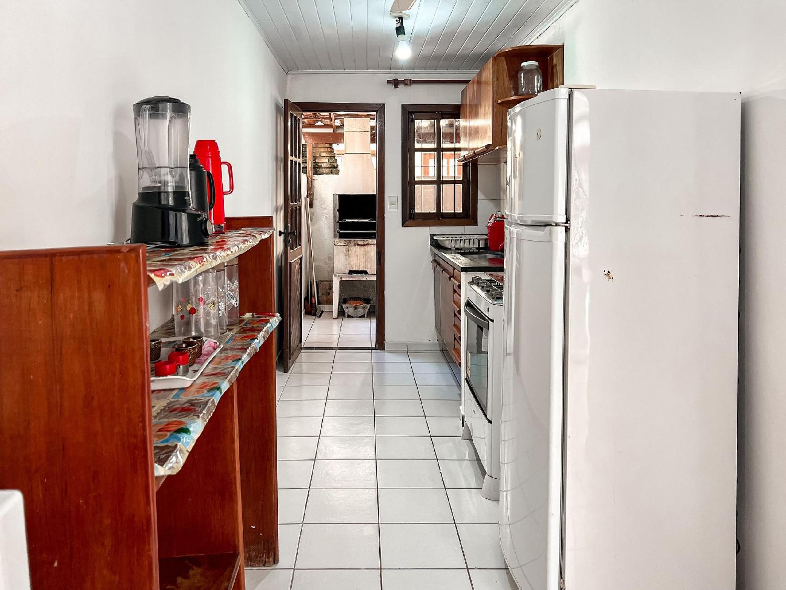 Casas com 2 ou 3 suítes (todas com ar split), com internet privativa 300MBPSno Residencial Nazareth, localizado a aproximadamente 80m da praia de Taperapuã