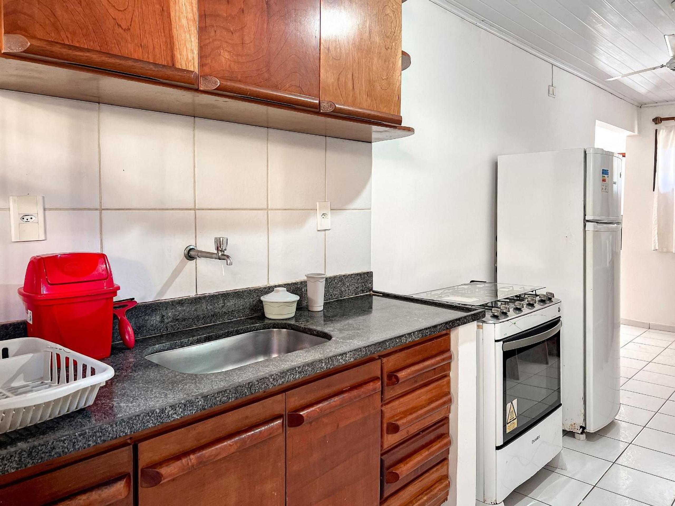 Casas com 2 ou 3 suítes (todas com ar split), com internet privativa 300MBPSno Residencial Nazareth, localizado a aproximadamente 80m da praia de Taperapuã