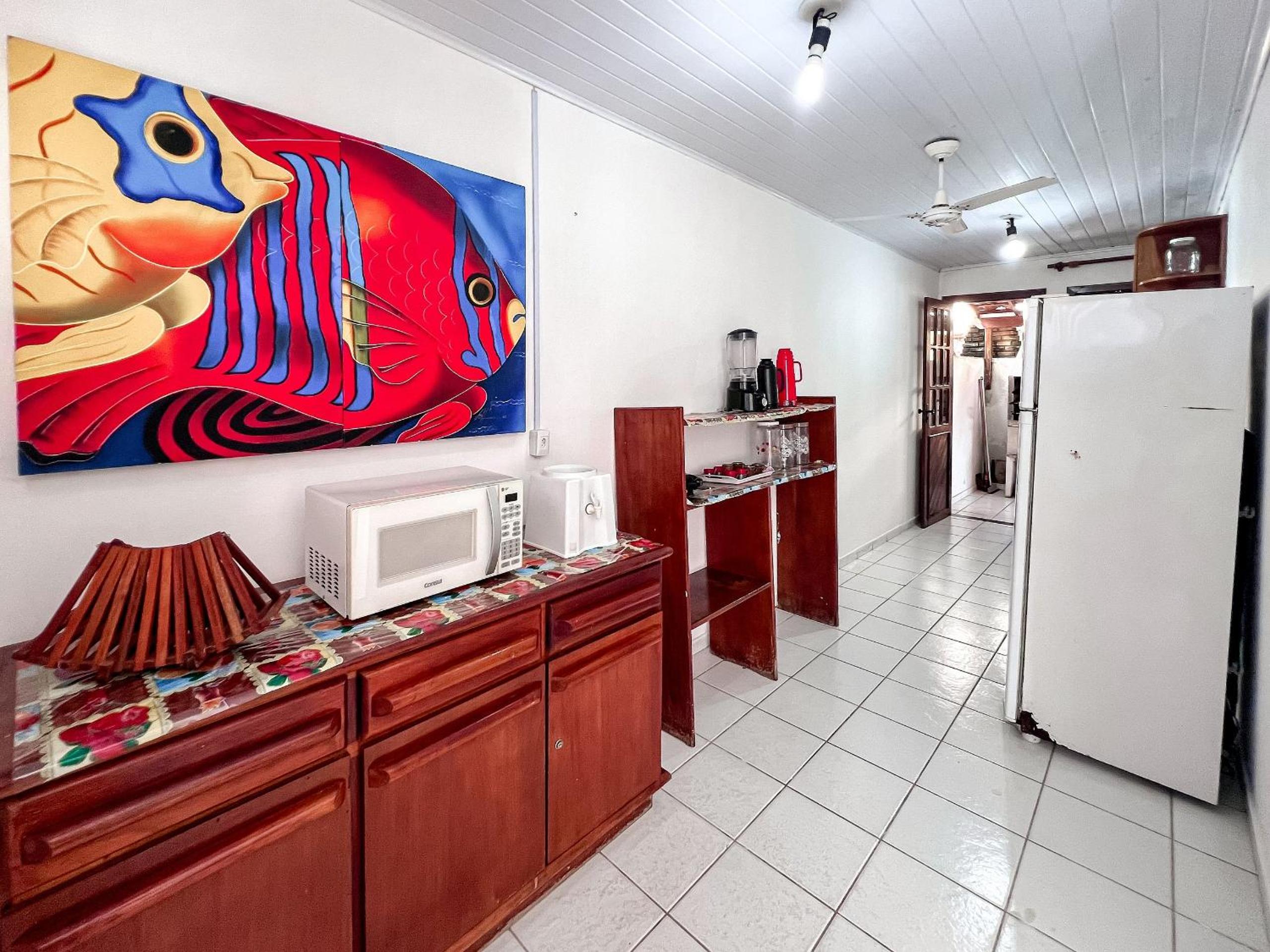 Casas com 2 ou 3 suítes (todas com ar split), com internet privativa 300MBPSno Residencial Nazareth, localizado a aproximadamente 80m da praia de Taperapuã