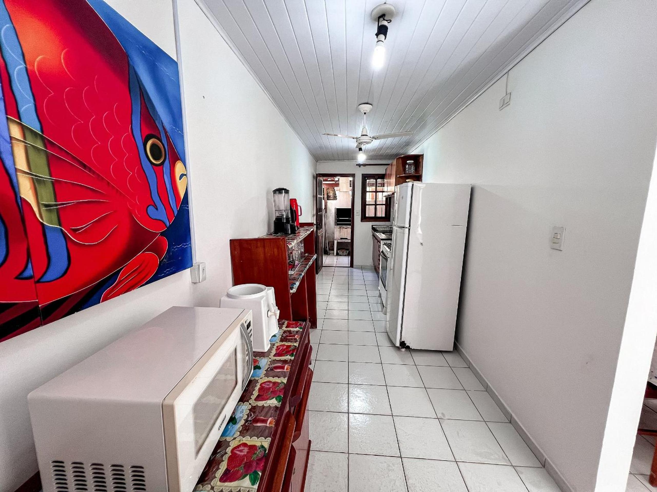 Casas com 2 ou 3 suítes (todas com ar split), com internet privativa 300MBPSno Residencial Nazareth, localizado a aproximadamente 80m da praia de Taperapuã