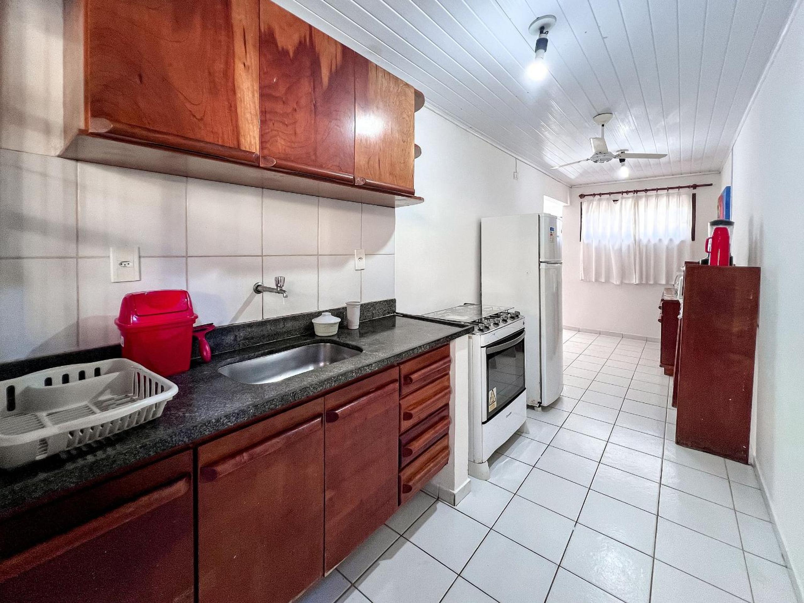 Casas com 2 ou 3 suítes (todas com ar split), com internet privativa 300MBPSno Residencial Nazareth, localizado a aproximadamente 80m da praia de Taperapuã