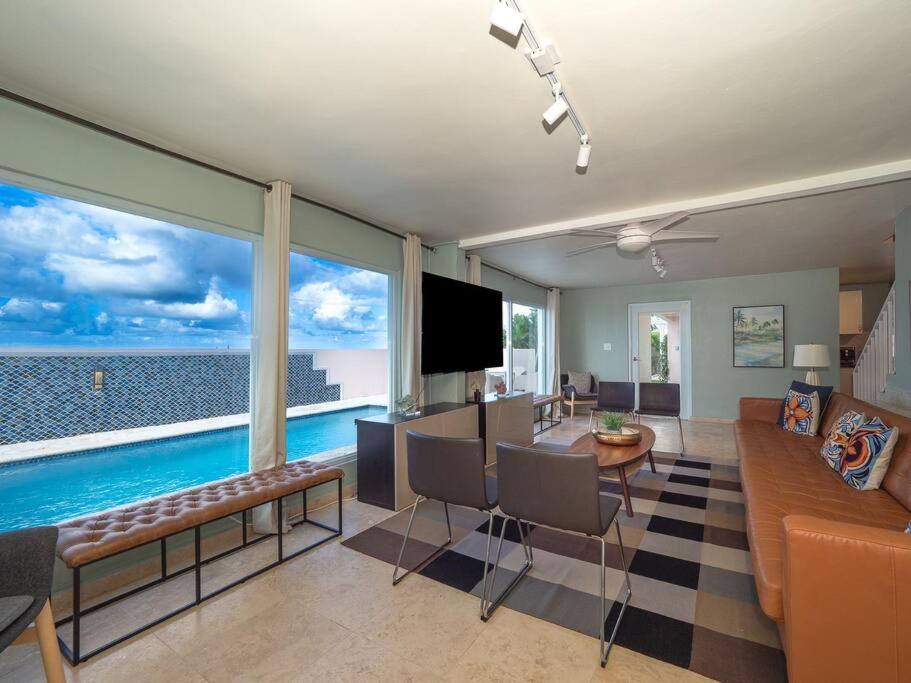Casa del Mar - Large Ocean Front Home on Sandy Beach With Pool view 3