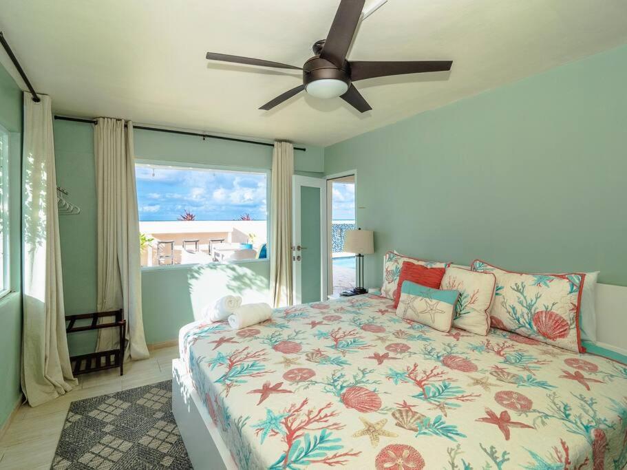 Casa del Mar - Large Ocean Front Home on Sandy Beach With Pool view 5