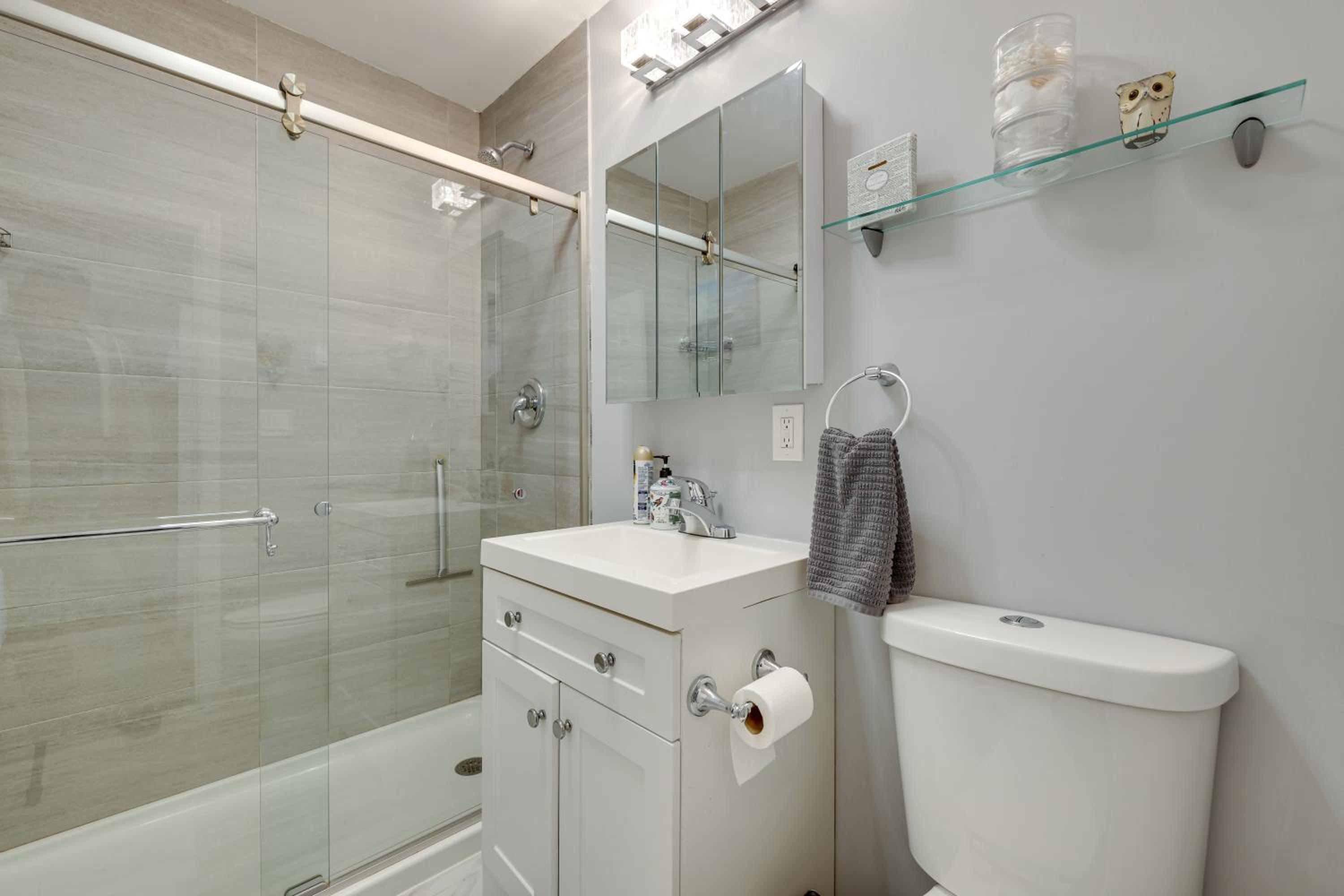 Van Gogh themed home-All Community Amenities Included! - Property Image 5