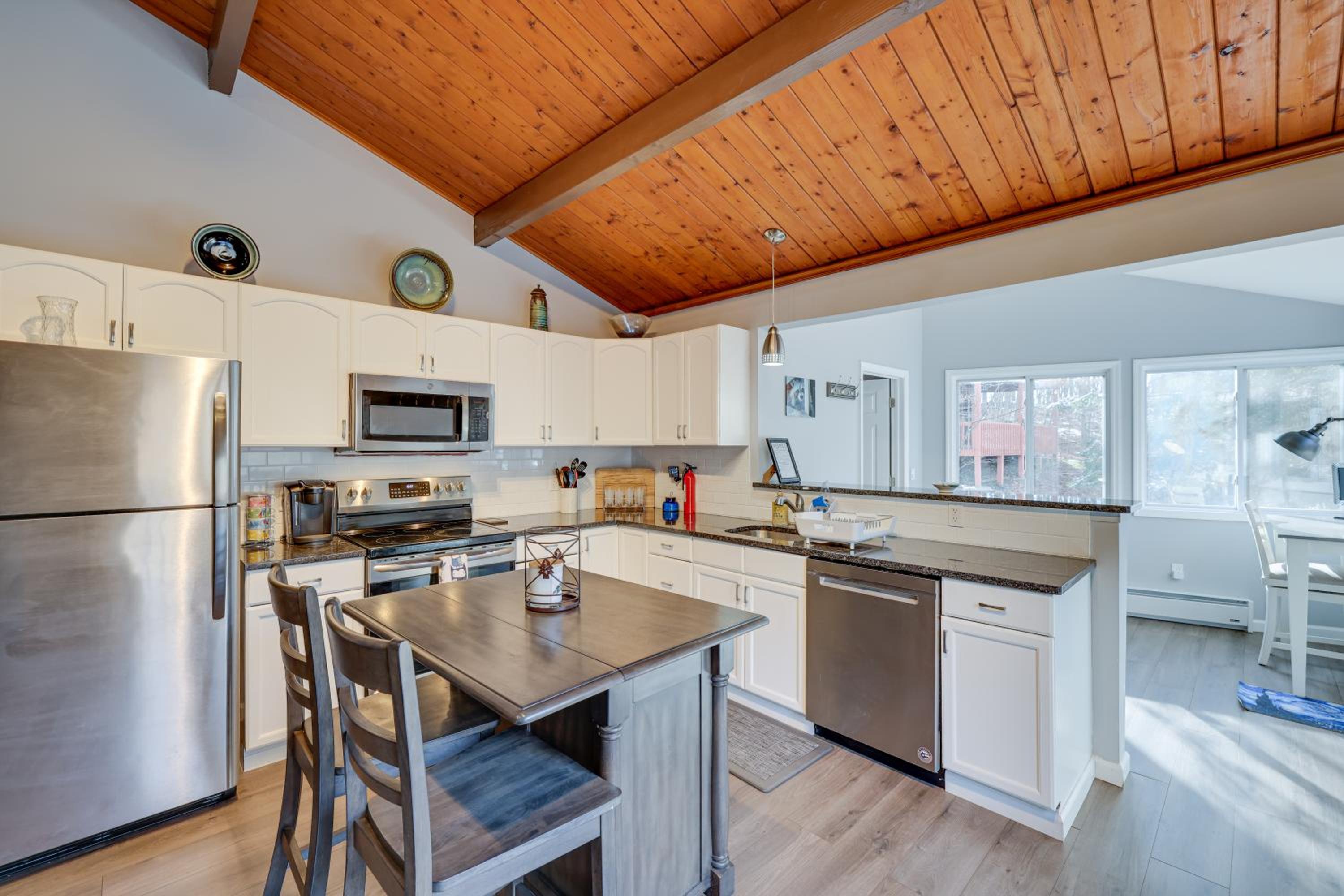 Van Gogh themed home-All Community Amenities Included! - Property Image 36