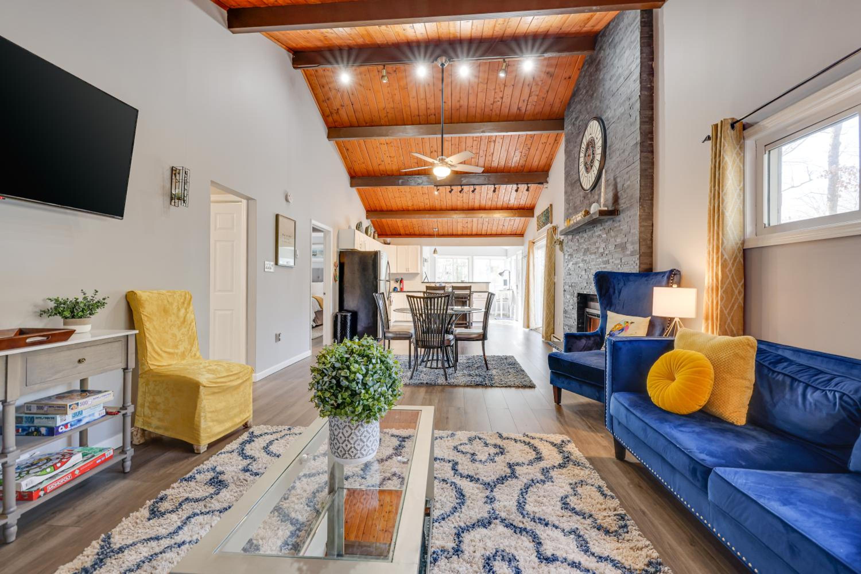 Van Gogh themed home-All Community Amenities Included! - Property Image 2