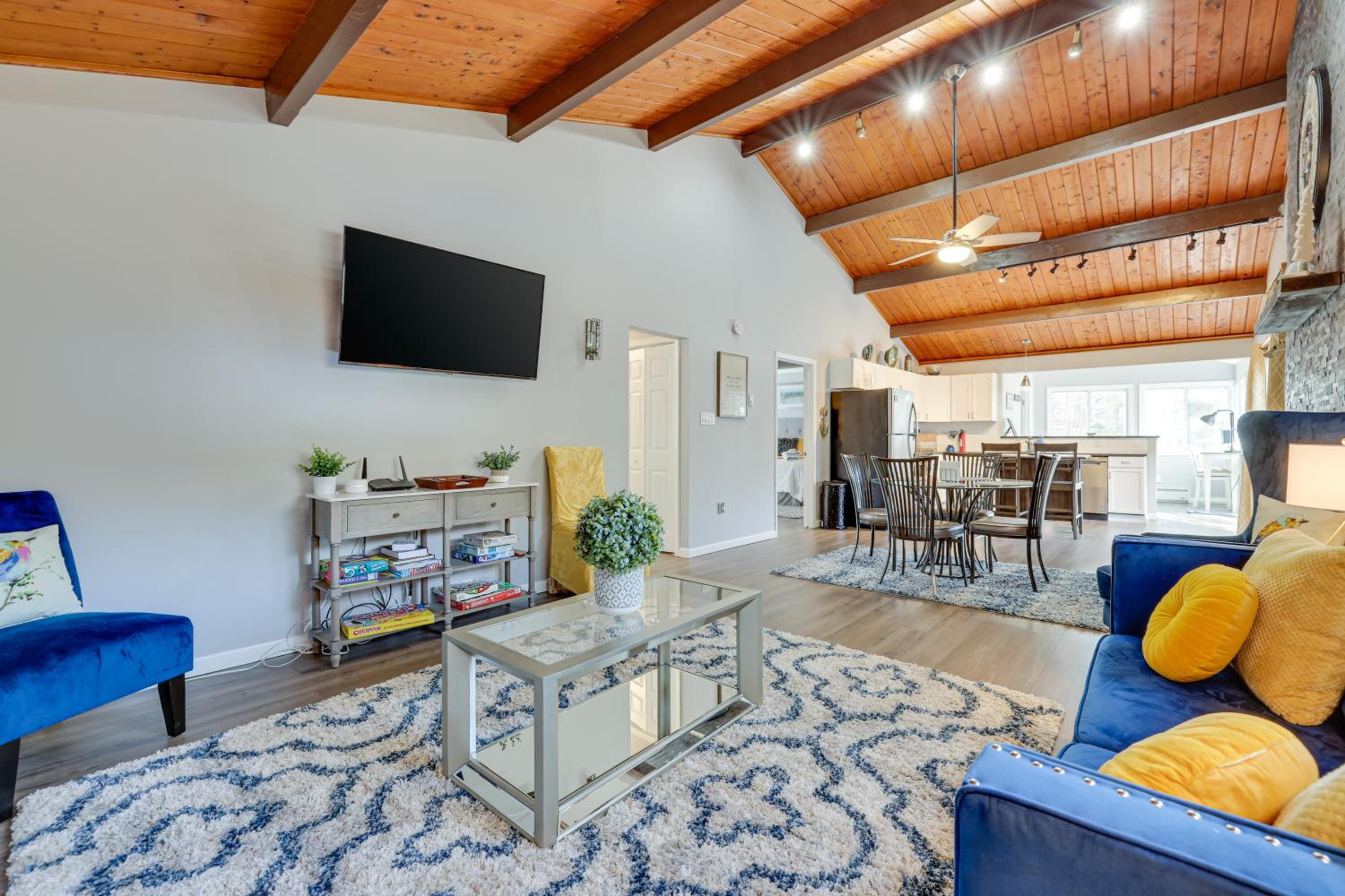 Van Gogh themed home-All Community Amenities Included! - Property Image 4