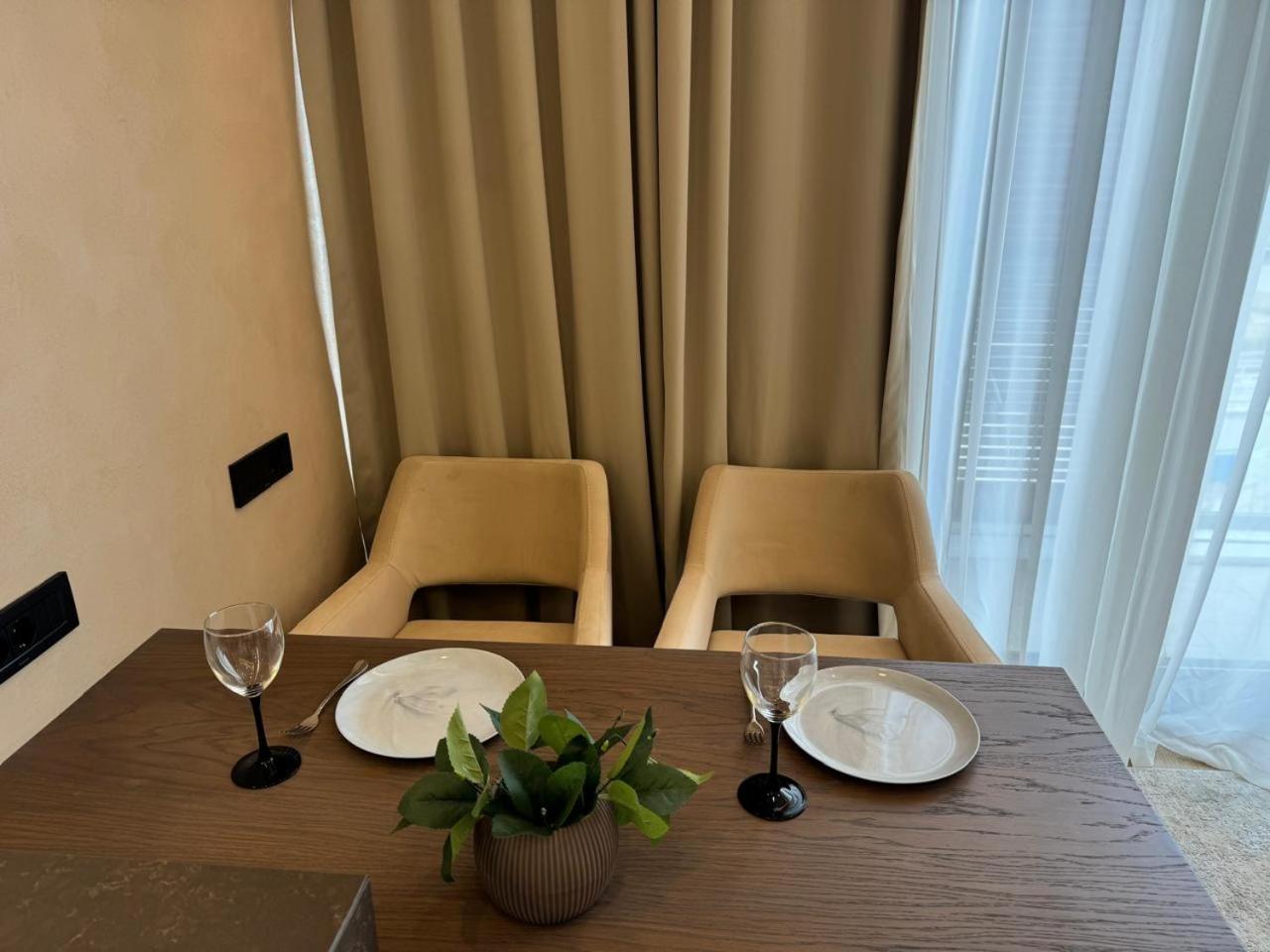 Sea Breeze White Residence Apartment Hotel