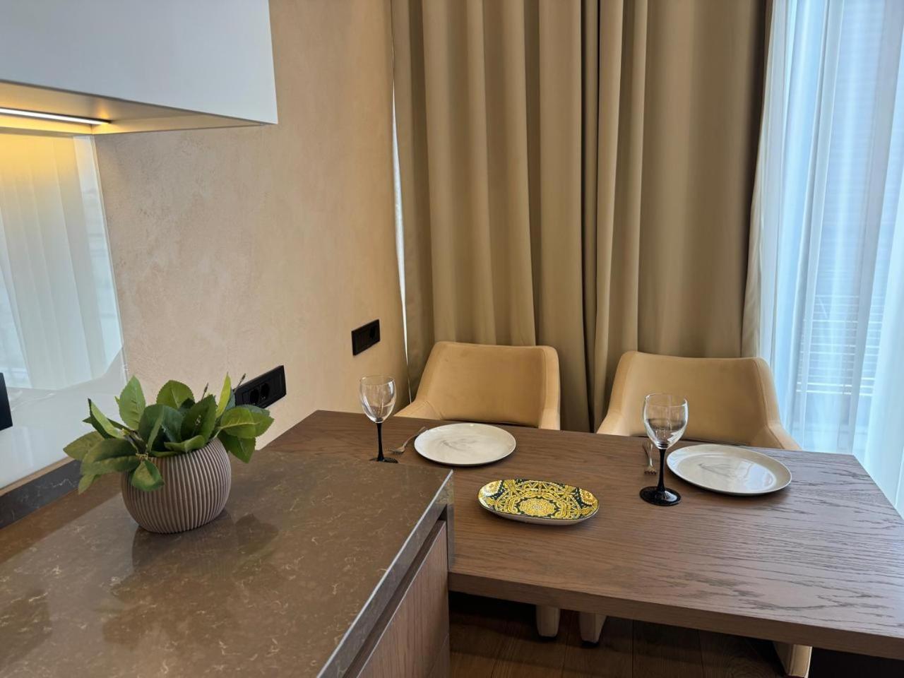 Sea Breeze White Residence Apartment Hotel