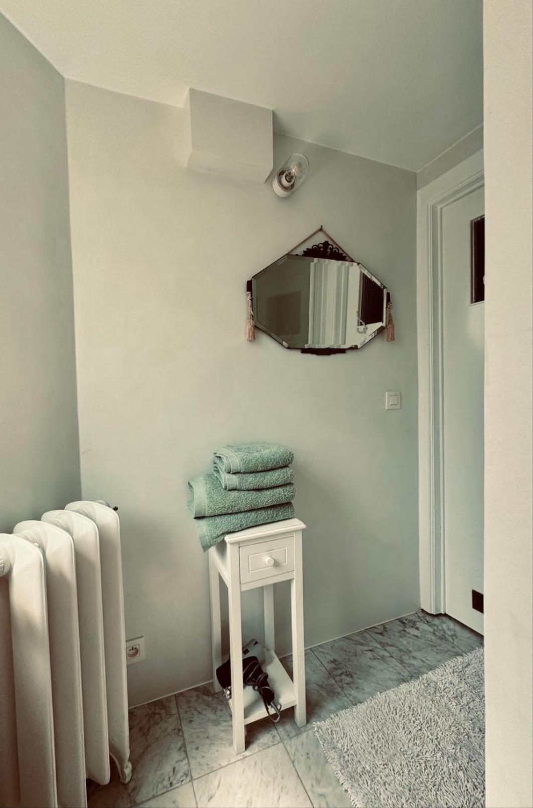 Ruime slaapkamers met badkamers in Belle Epoquevilla- concessiewijk De Haan