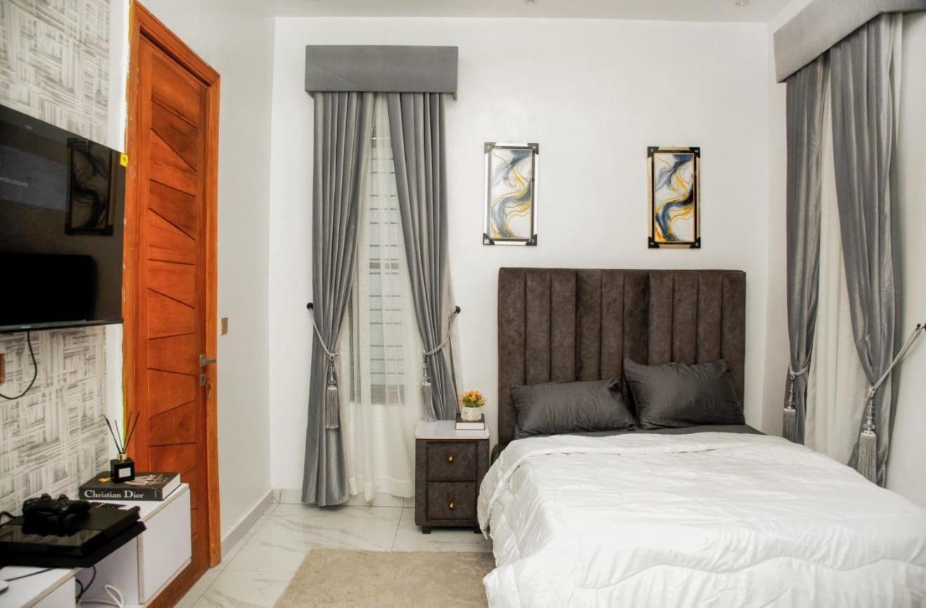 Emmys Properties